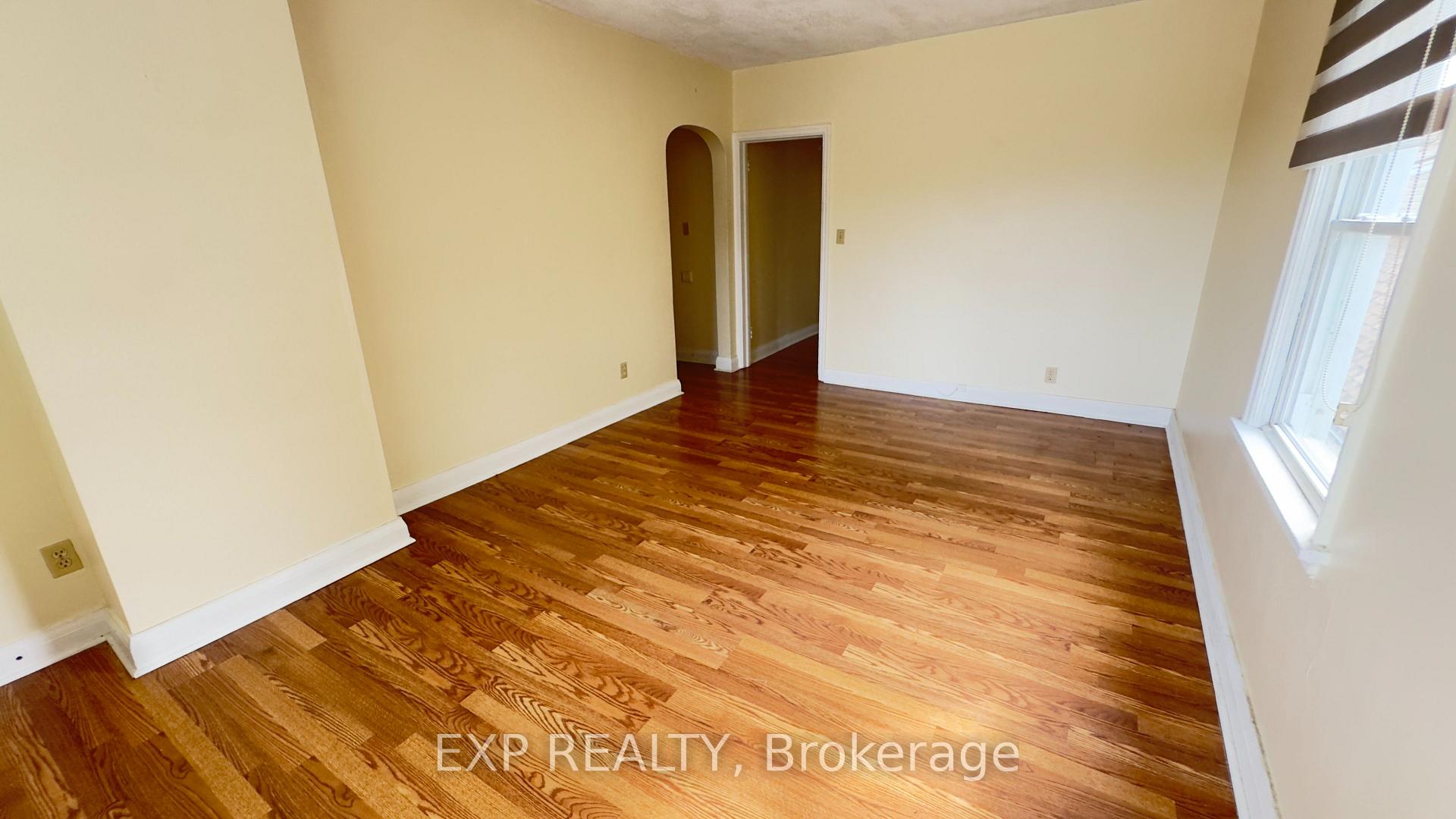 Photo 4 of Unit B 2ND FLOOR, 2 South Drive, St. Catharines, Old Glenridge — HOMEH