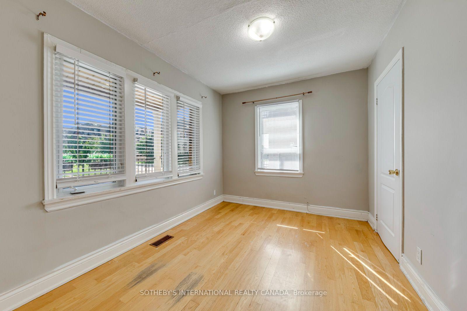 Photo 6 of 66 Twenty Ninth Street, Etobicoke, Long Branch — HOMEH