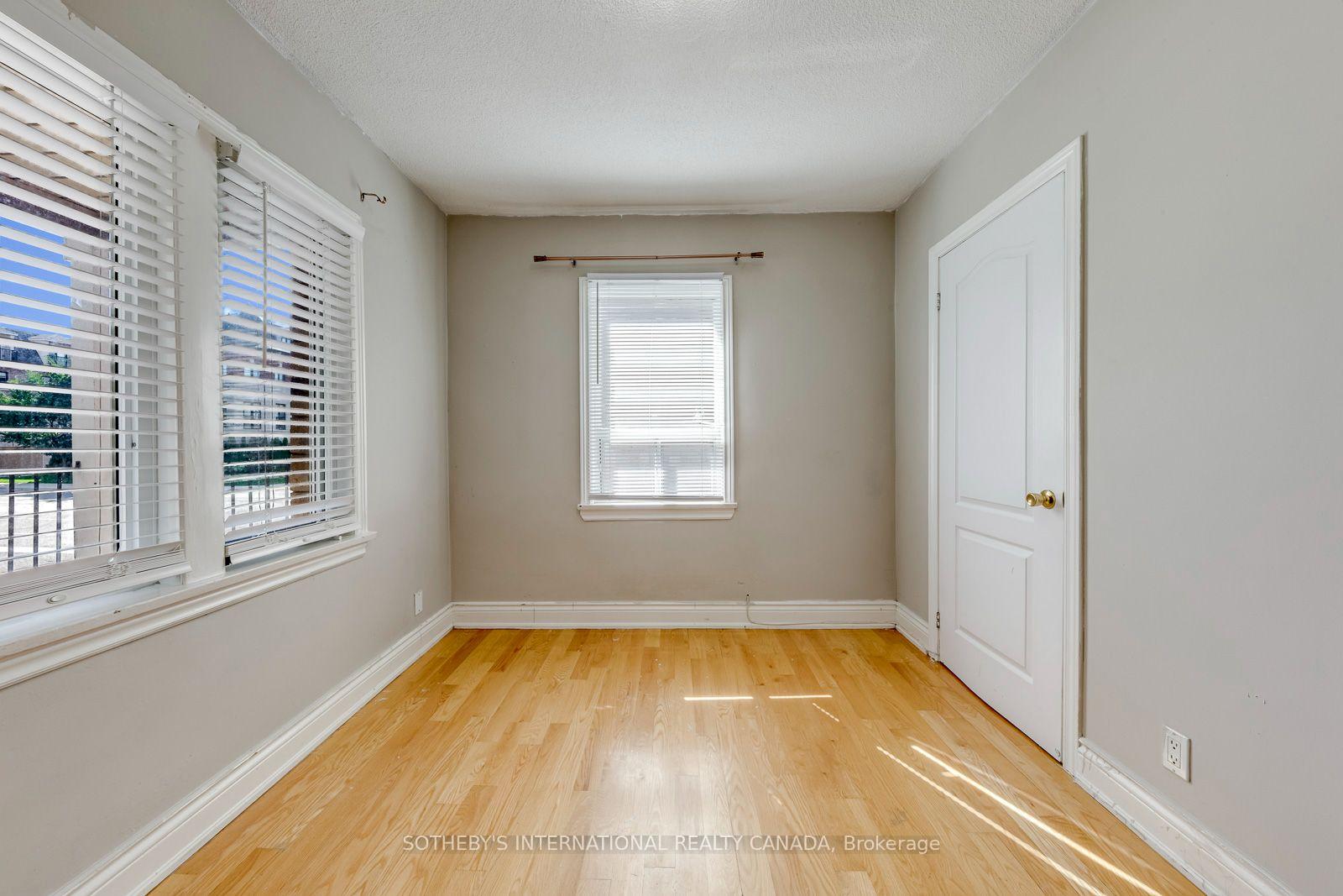 Photo 7 of 66 Twenty Ninth Street, Etobicoke, Long Branch — HOMEH