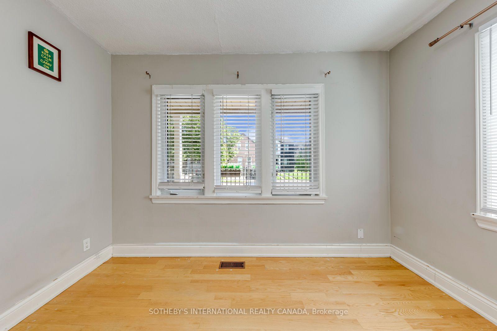 Photo 9 of 66 Twenty Ninth Street, Etobicoke, Long Branch — HOMEH