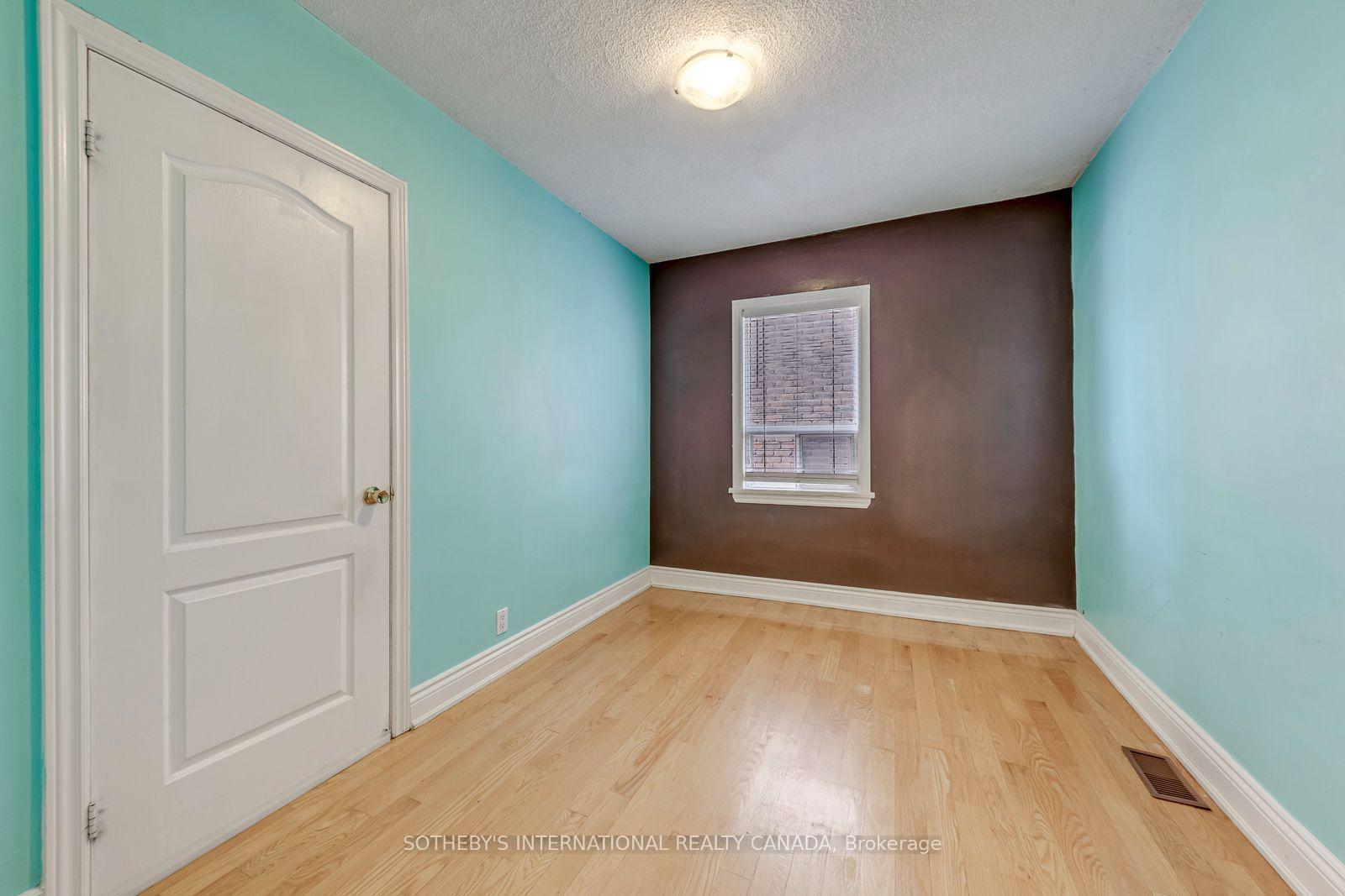 Photo 11 of 66 Twenty Ninth Street, Etobicoke, Long Branch — HOMEH