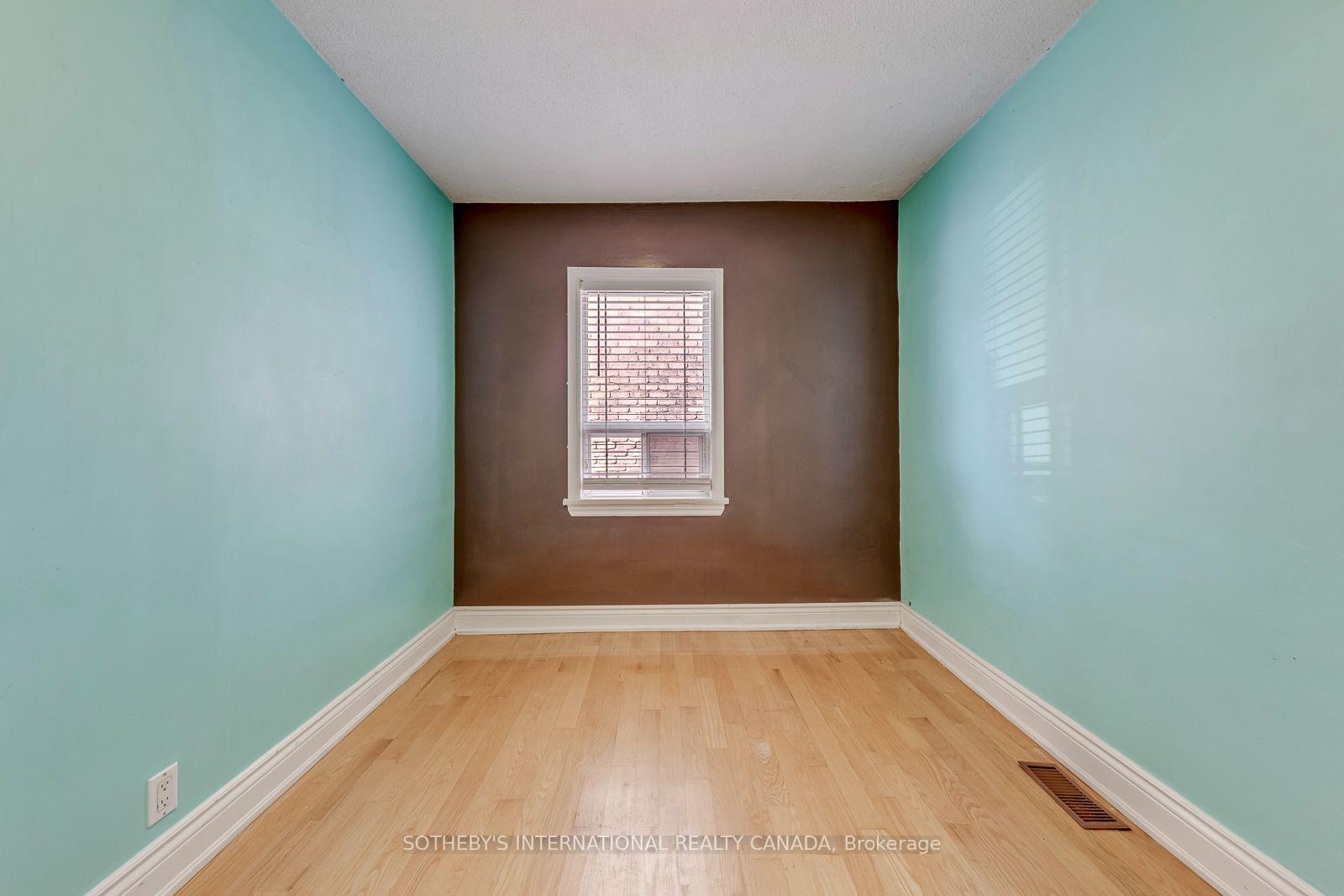 Photo 12 of 66 Twenty Ninth Street, Etobicoke, Long Branch — HOMEH