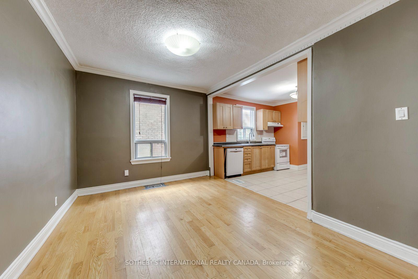 Photo 13 of 66 Twenty Ninth Street, Etobicoke, Long Branch — HOMEH