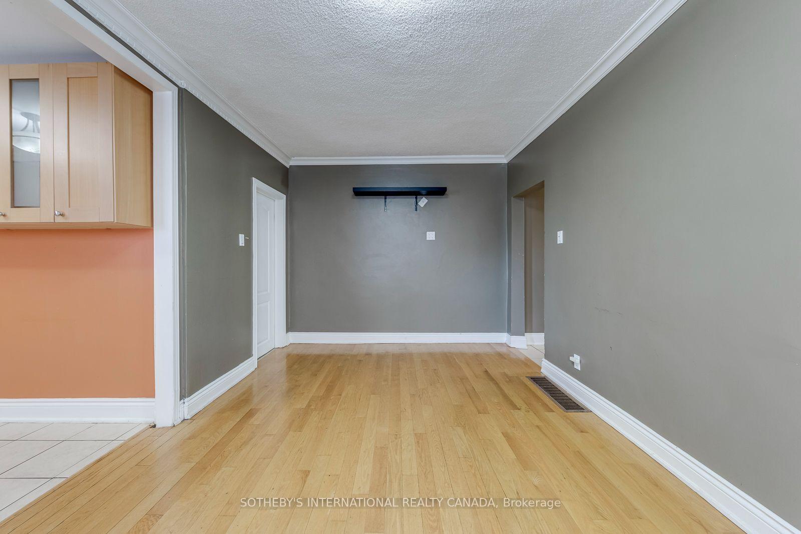 Photo 14 of 66 Twenty Ninth Street, Etobicoke, Long Branch — HOMEH