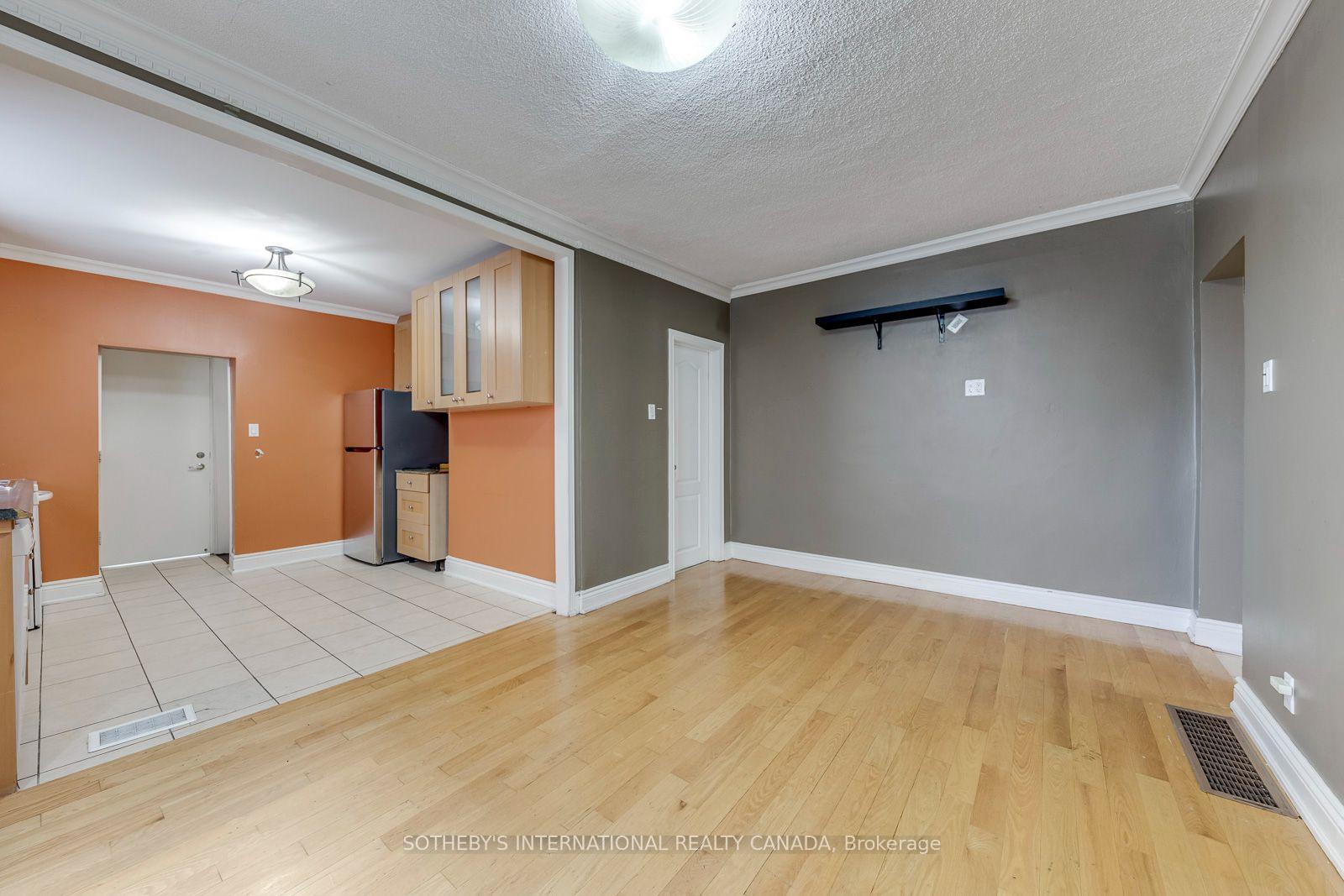 Photo 15 of 66 Twenty Ninth Street, Etobicoke, Long Branch — HOMEH