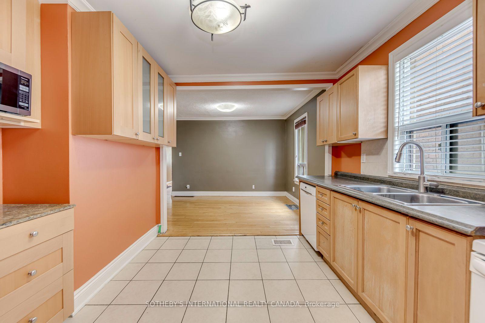 Photo 19 of 66 Twenty Ninth Street, Etobicoke, Long Branch — HOMEH