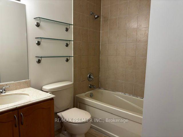 Photo 8 of Unit 712, 2 Maison Parc Court, Vaughan, Lakeview Estates — HOMEH