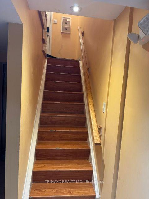 Photo 3 of 2 Paper Birch Road, Brampton, Vales of Castlemore — HOMEH