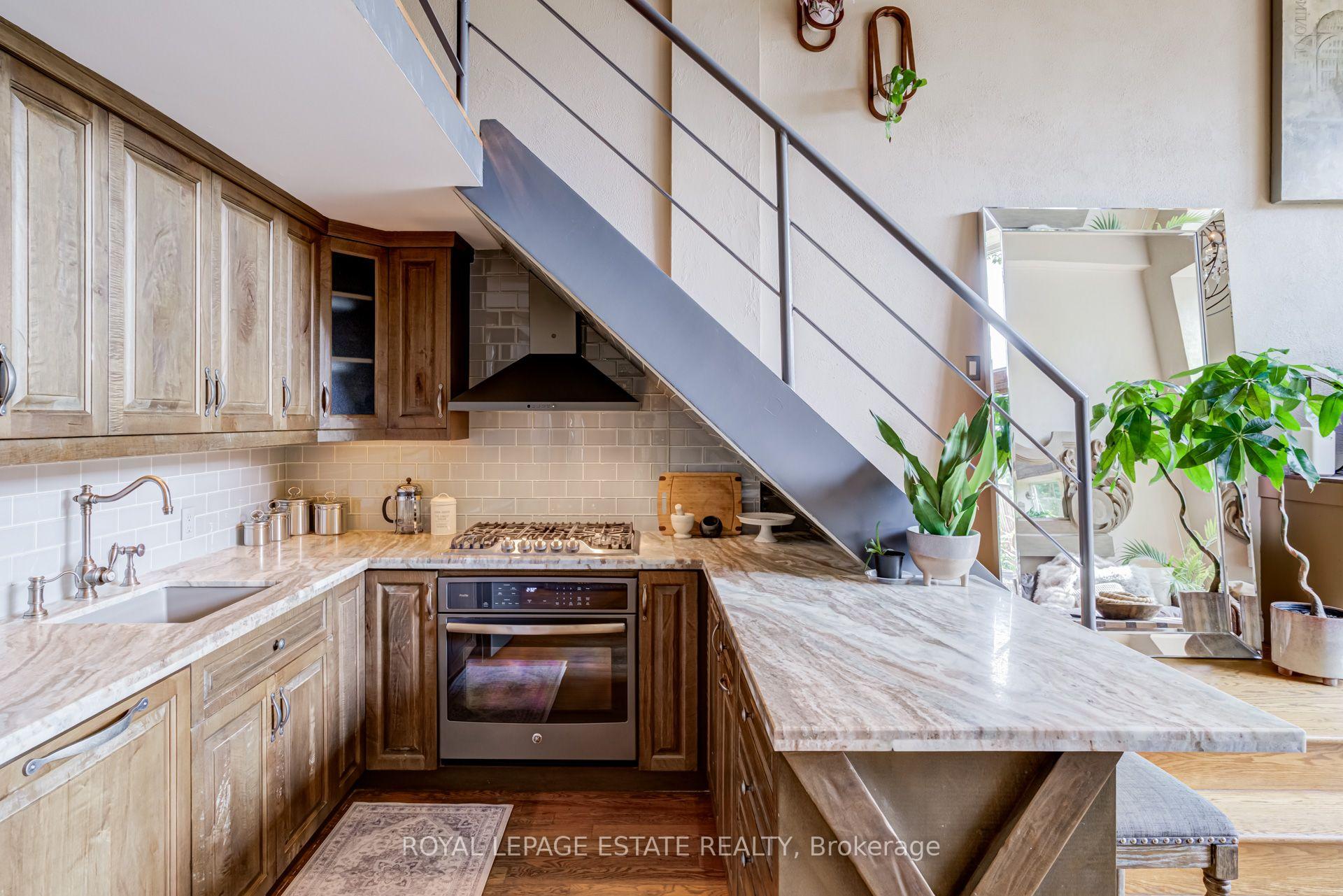 Photo 12 of Unit 6, 517 Kingston Road, Toronto, The Beaches — HOMEH