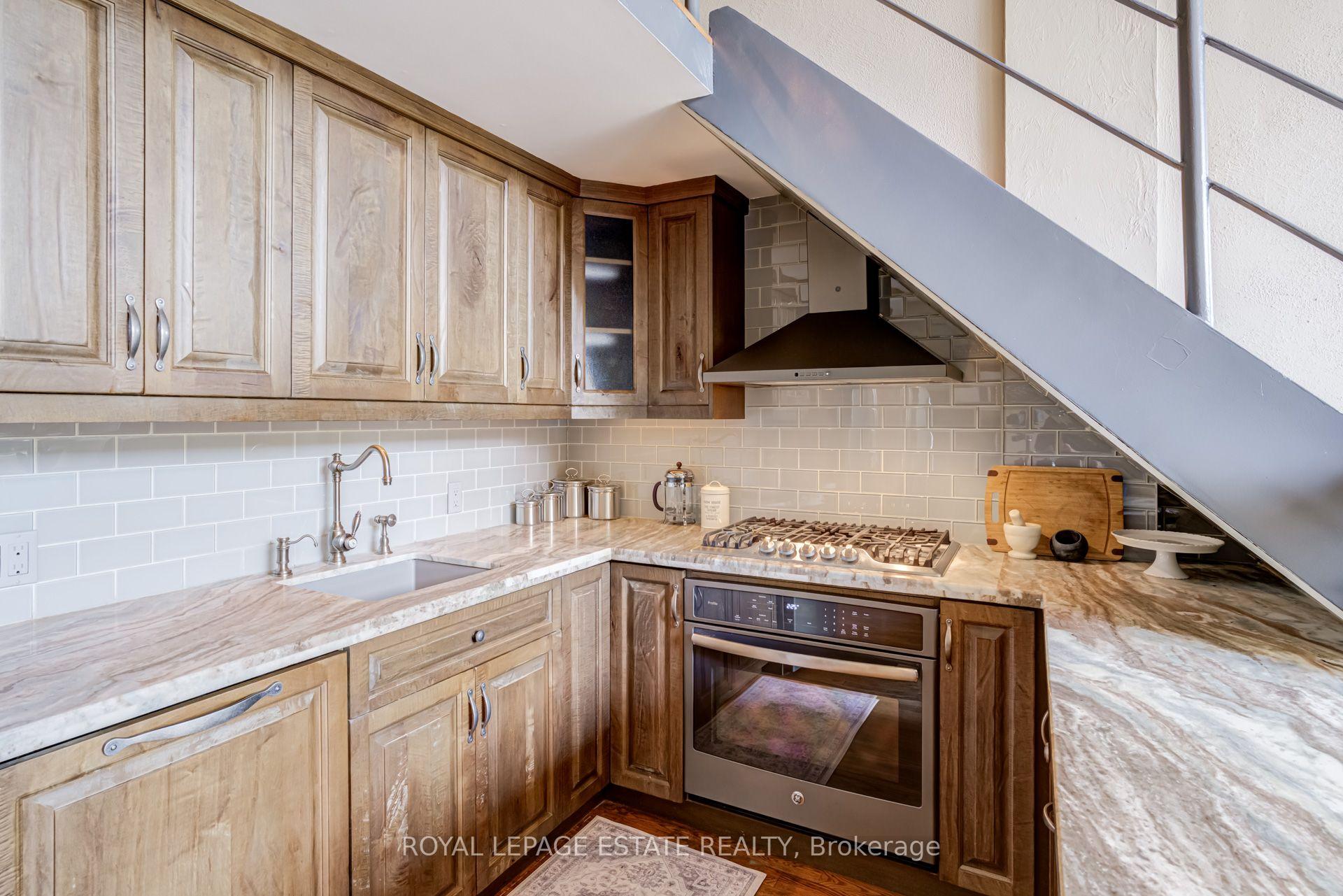 Photo 13 of Unit 6, 517 Kingston Road, Toronto, The Beaches — HOMEH