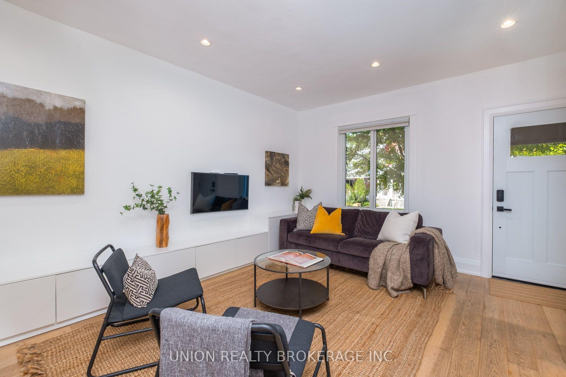 Photo 3 of 17 Ashland Avenue, Toronto, Woodbine Corridor — HOMEH