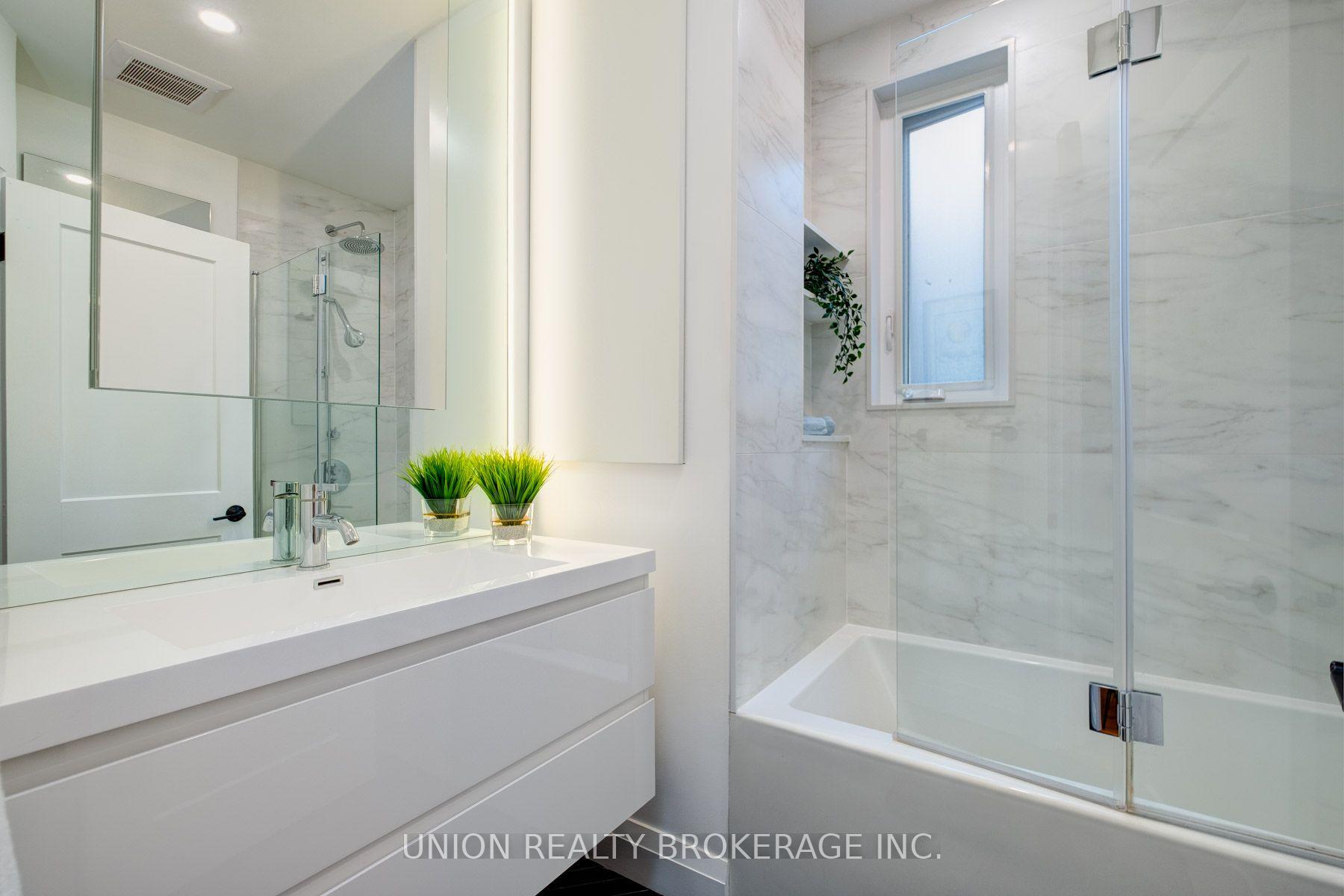 Photo 15 of 17 Ashland Avenue, Toronto, Woodbine Corridor — HOMEH