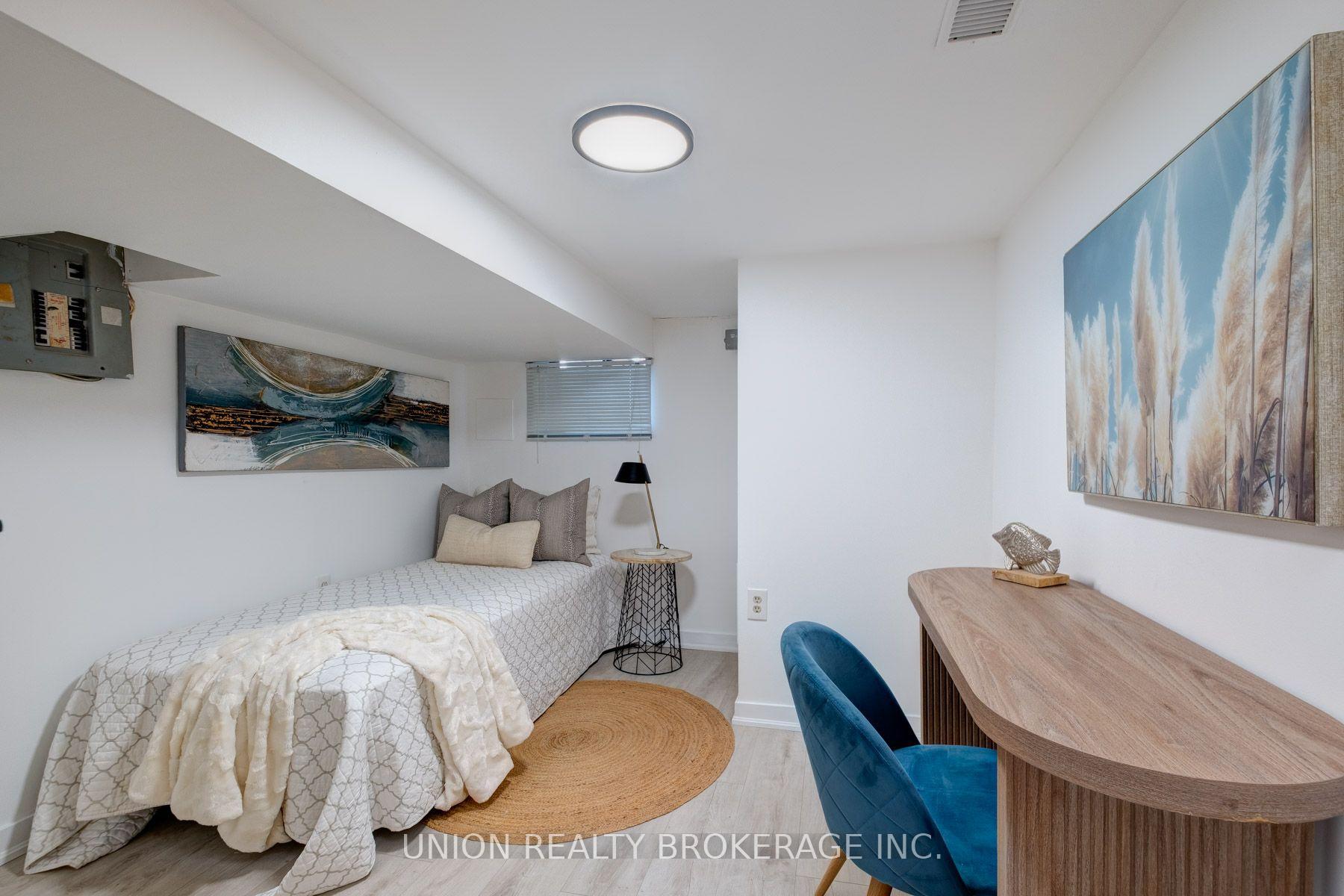 Photo 18 of 17 Ashland Avenue, Toronto, Woodbine Corridor — HOMEH