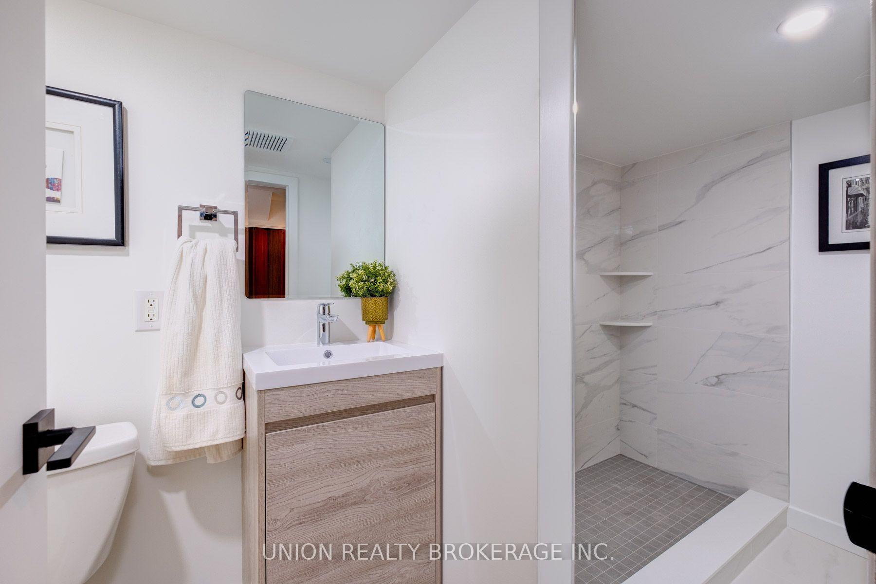 Photo 20 of 17 Ashland Avenue, Toronto, Woodbine Corridor — HOMEH