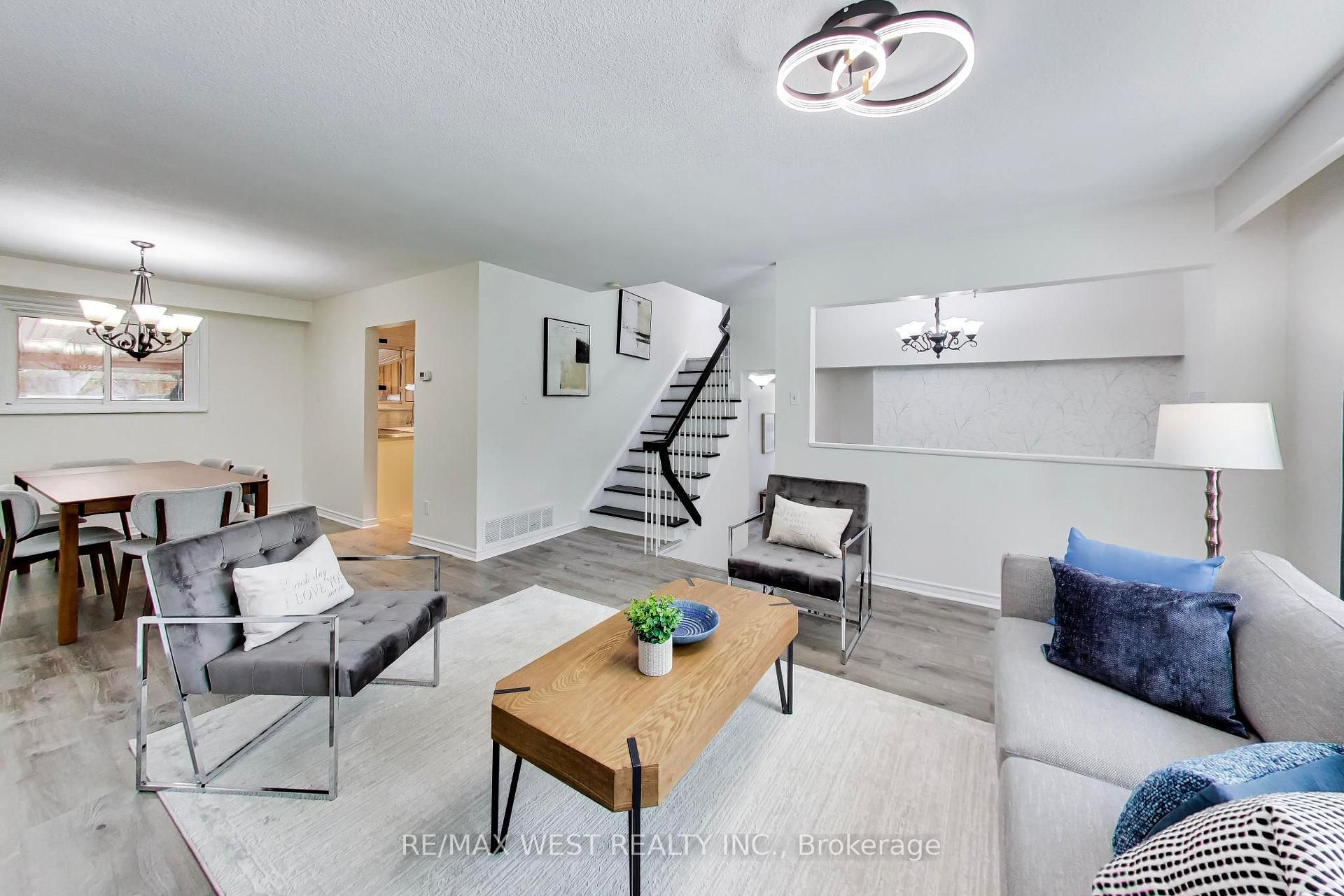 Photo 7 of 128 Roser Crescent, Clarington, Bowmanville — HOMEH