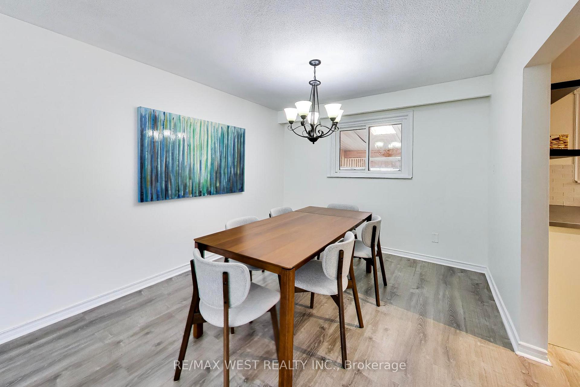 Photo 9 of 128 Roser Crescent, Clarington, Bowmanville — HOMEH