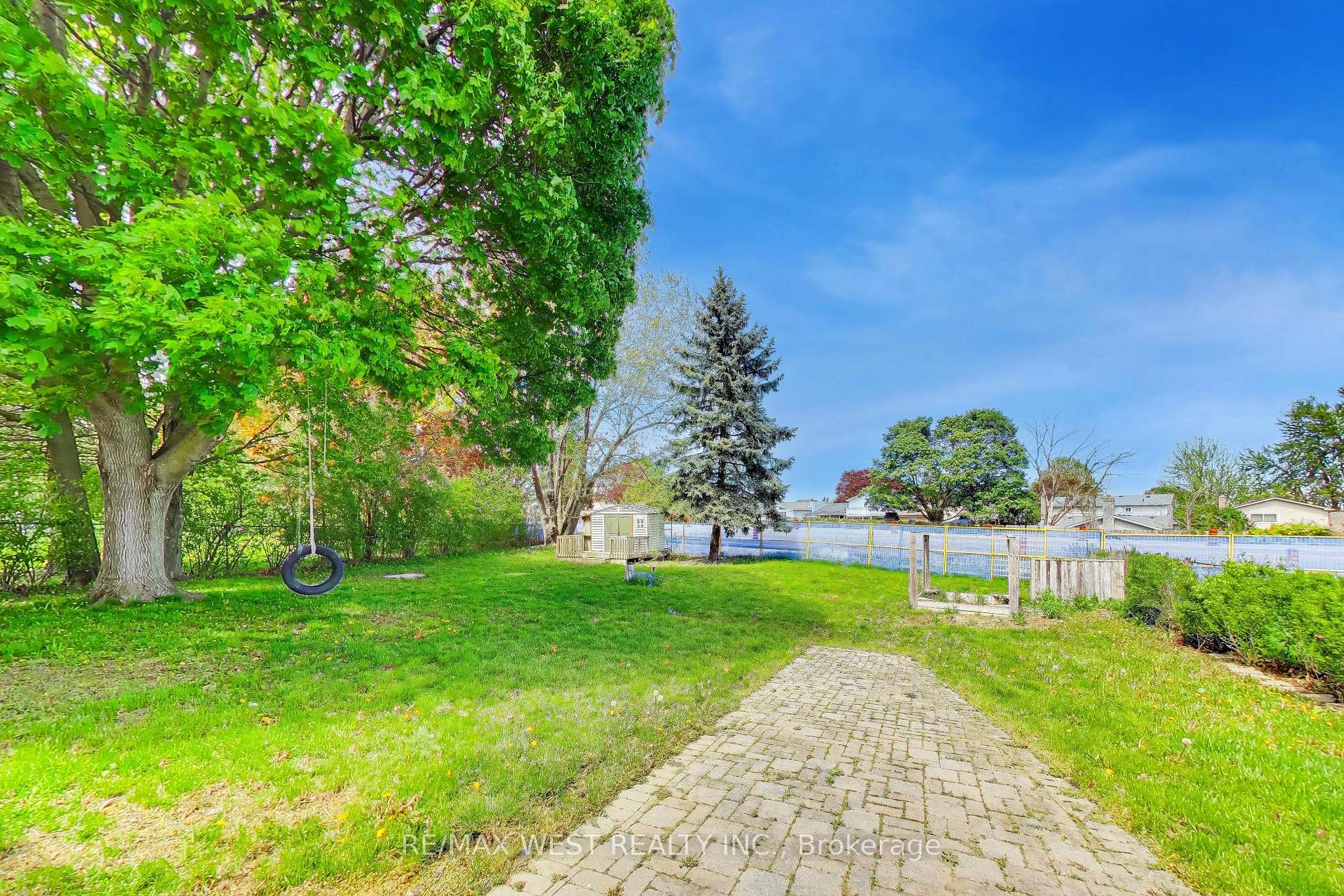 Photo 35 of 128 Roser Crescent, Clarington, Bowmanville — HOMEH