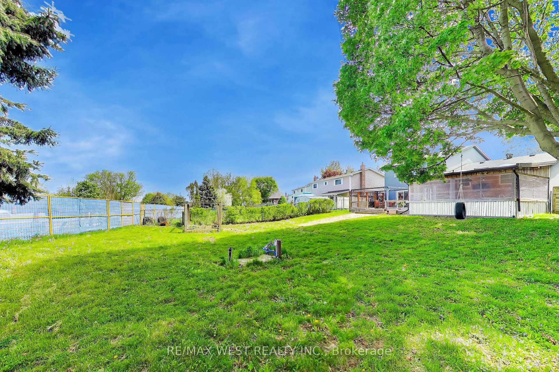 Photo 37 of 128 Roser Crescent, Clarington, Bowmanville — HOMEH