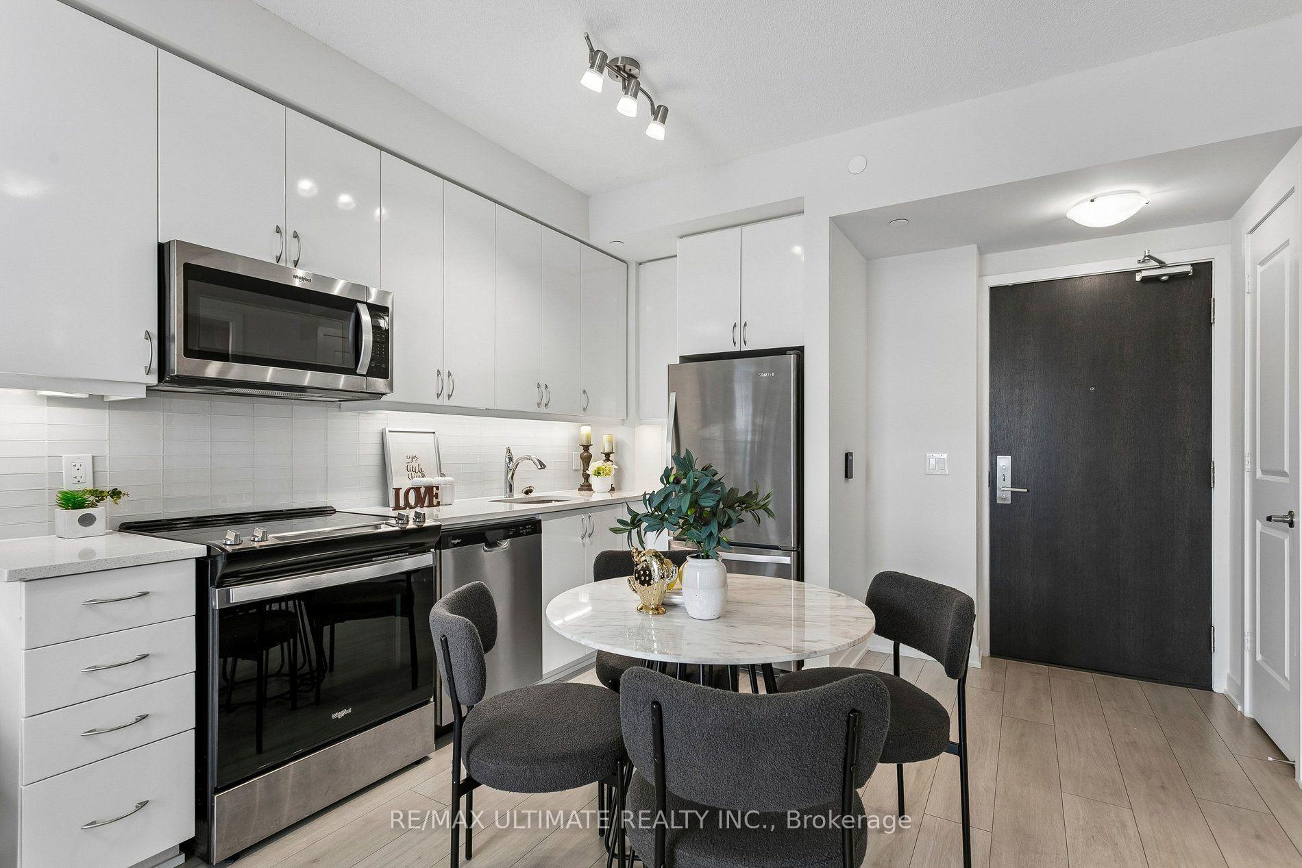 Photo 6 of Unit 4409, 38 Annie Craig Drive, Etobicoke, Mimico — HOMEH