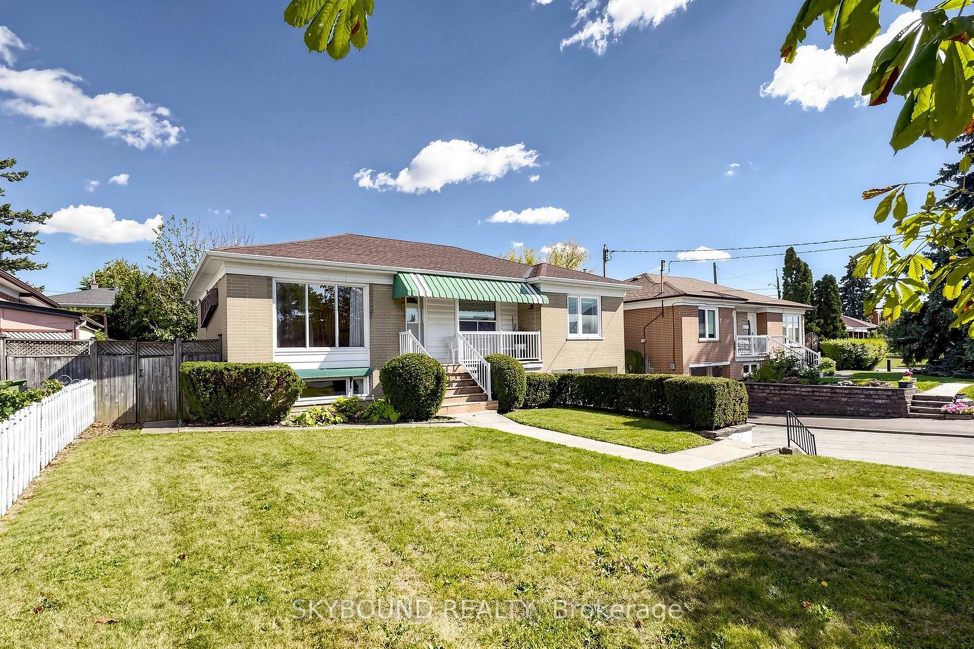 Photo 4 of 13 Liscombe Road, North York, Rustic — HOMEH