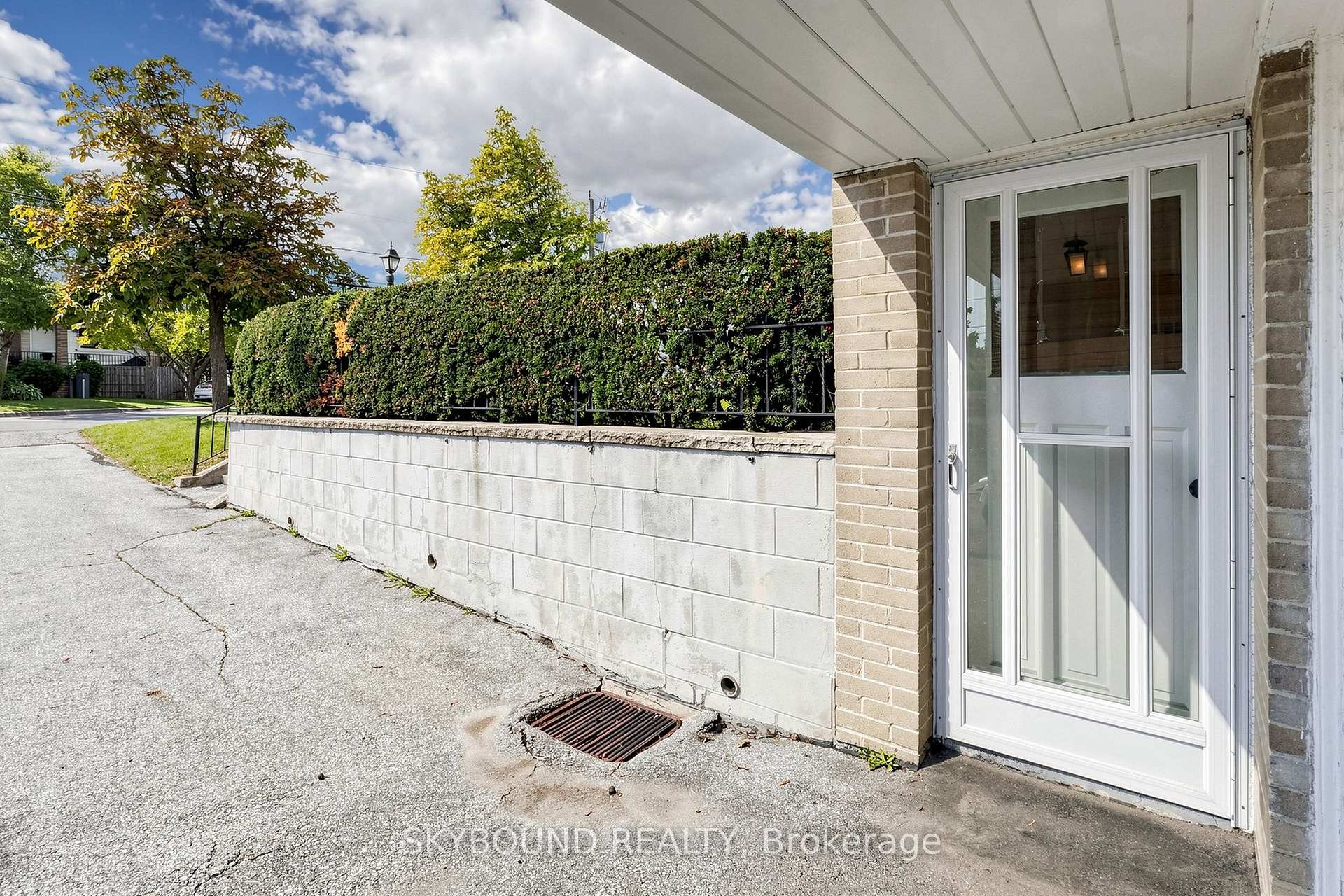Photo 5 of 13 Liscombe Road, North York, Rustic — HOMEH