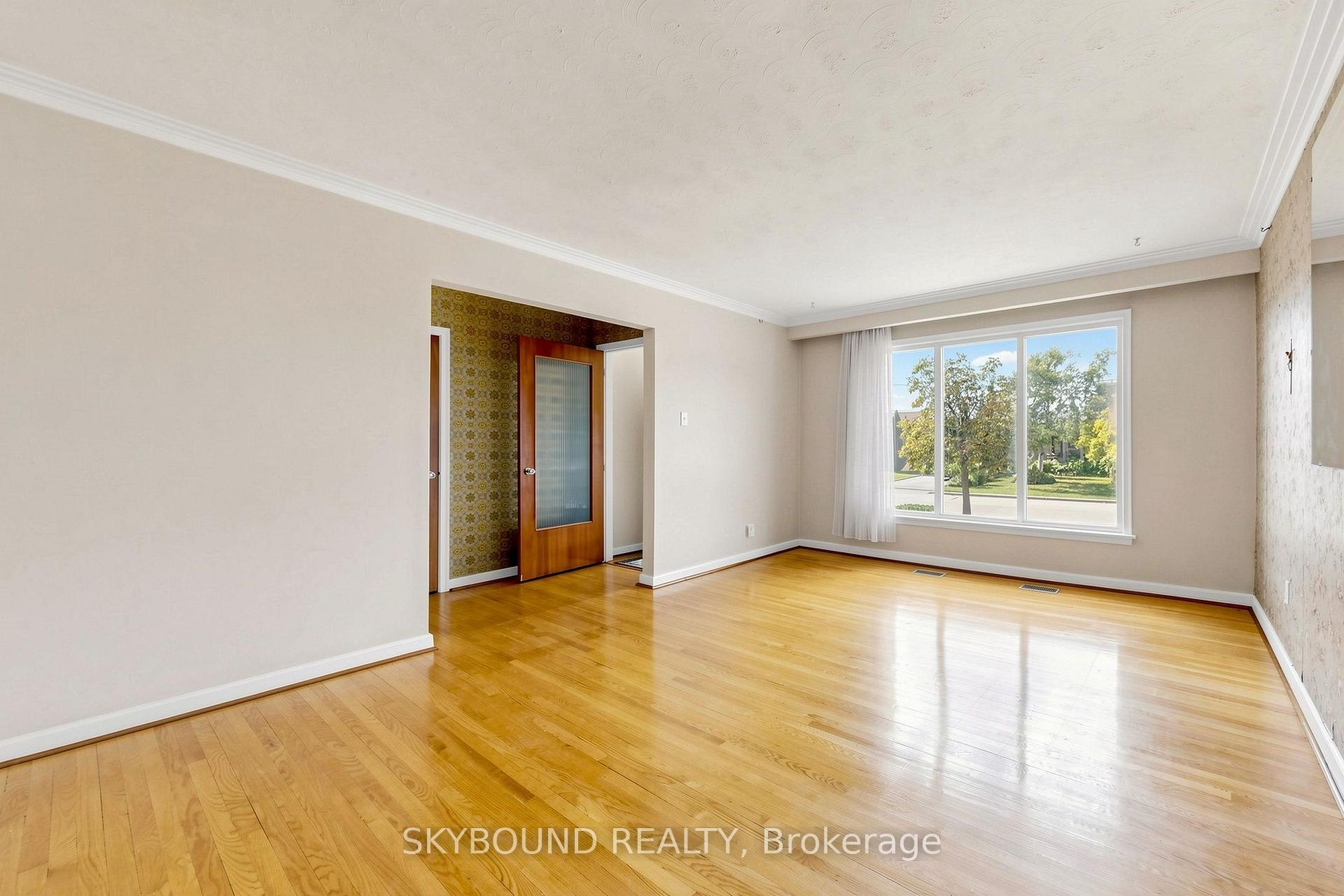 Photo 6 of 13 Liscombe Road, North York, Rustic — HOMEH