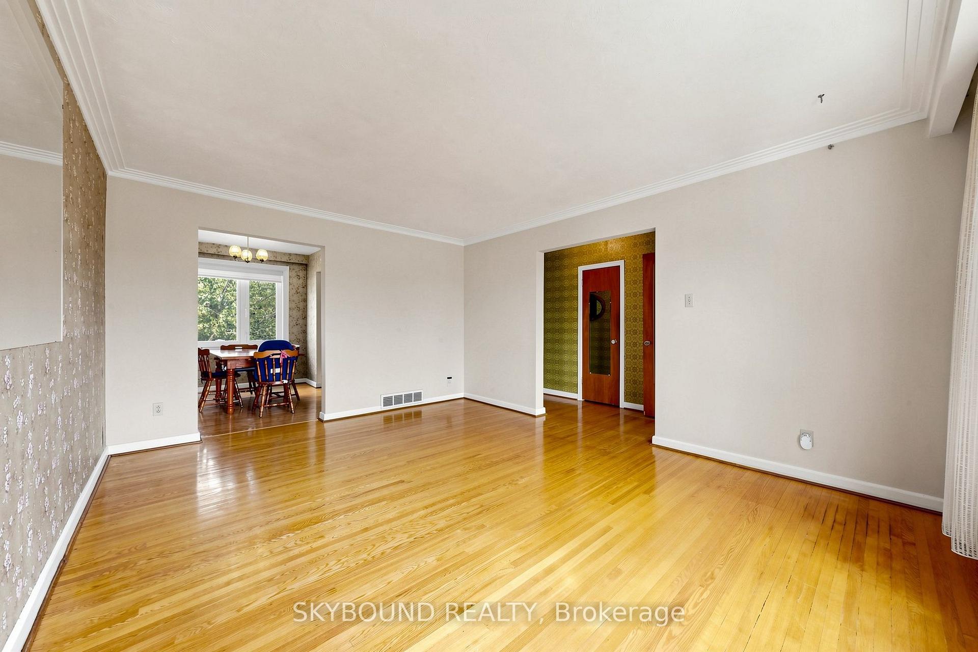Photo 8 of 13 Liscombe Road, North York, Rustic — HOMEH