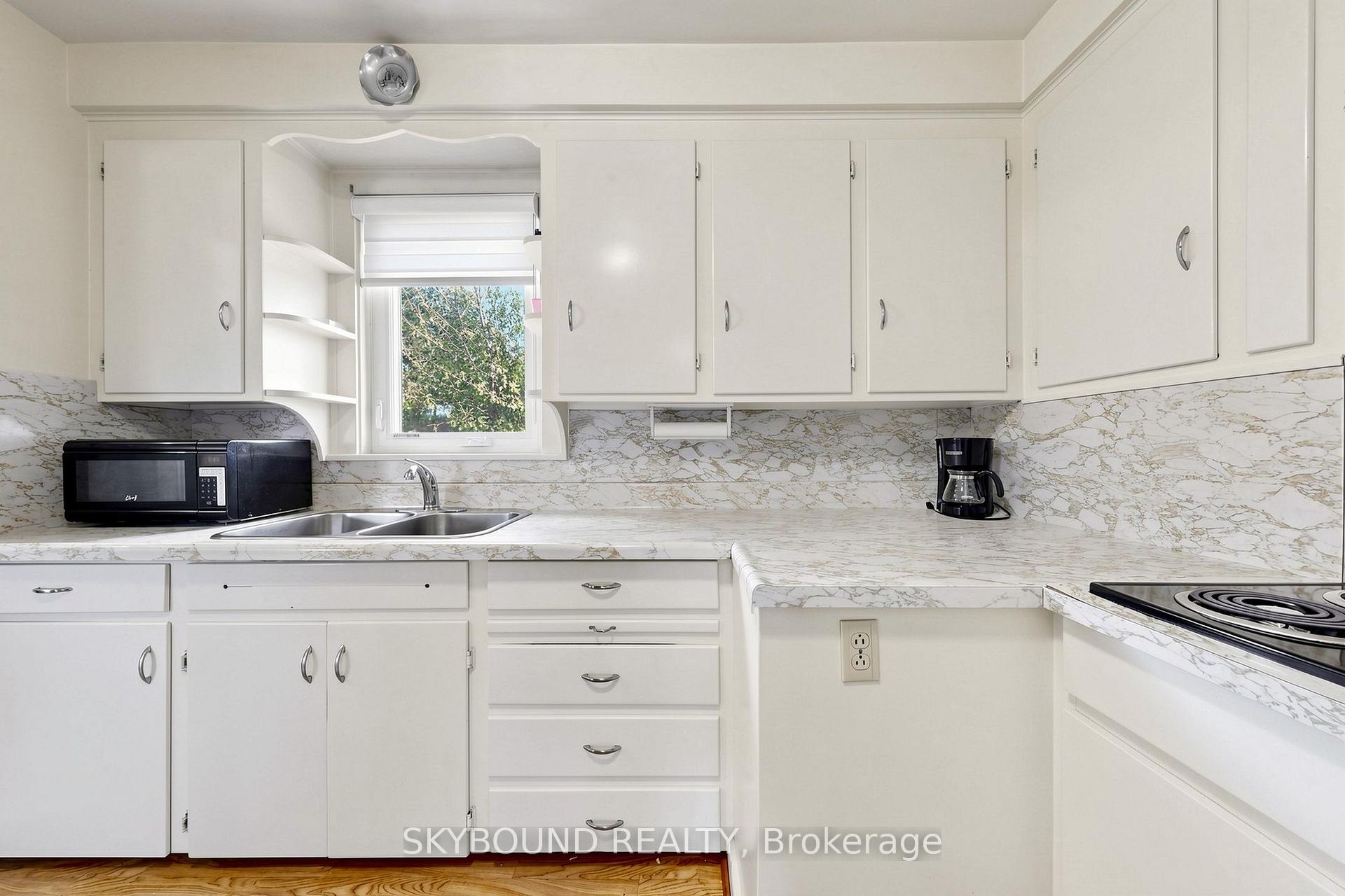 Photo 10 of 13 Liscombe Road, North York, Rustic — HOMEH