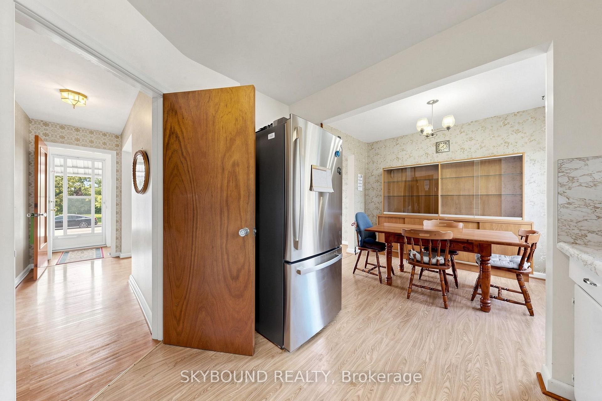 Photo 11 of 13 Liscombe Road, North York, Rustic — HOMEH