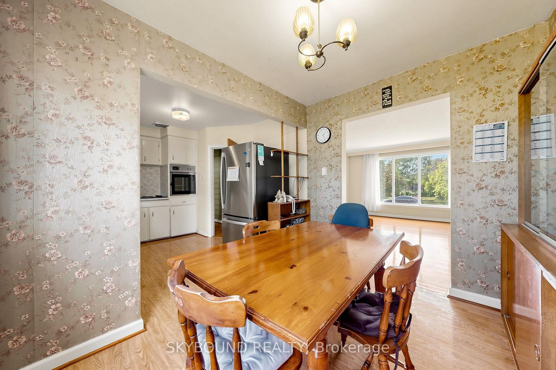Photo 12 of 13 Liscombe Road, North York, Rustic — HOMEH