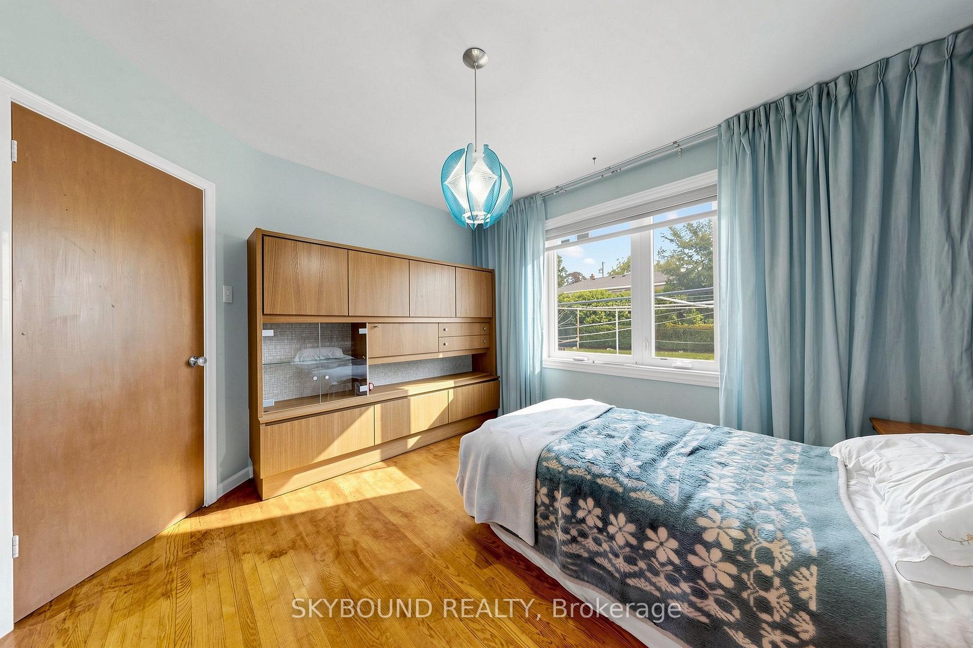 Photo 13 of 13 Liscombe Road, North York, Rustic — HOMEH