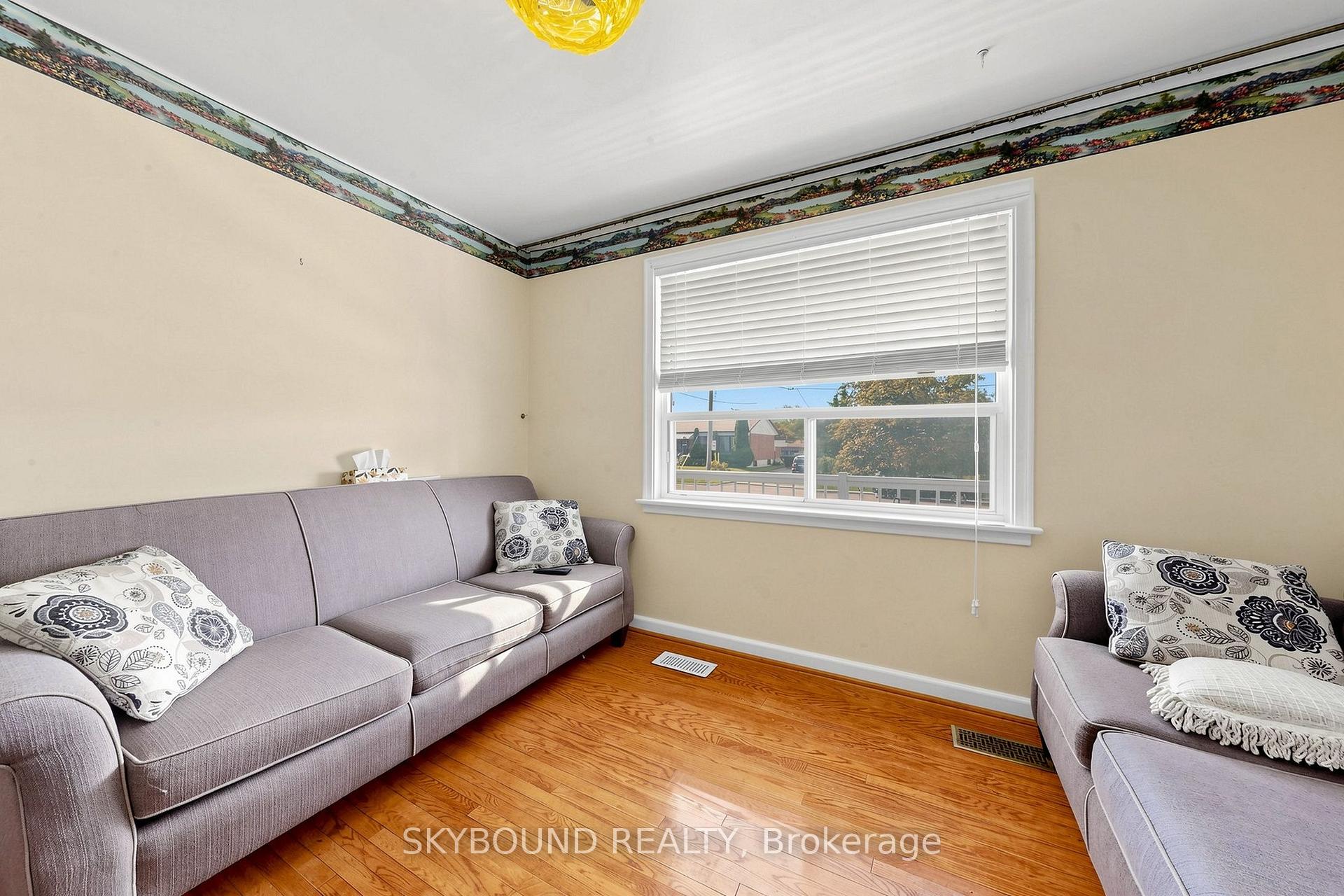 Photo 15 of 13 Liscombe Road, North York, Rustic — HOMEH