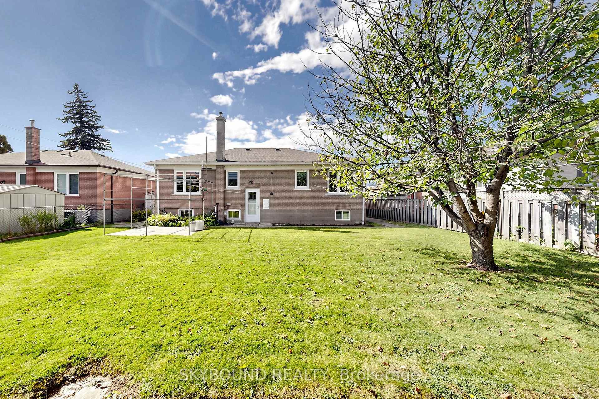 Photo 23 of 13 Liscombe Road, North York, Rustic — HOMEH