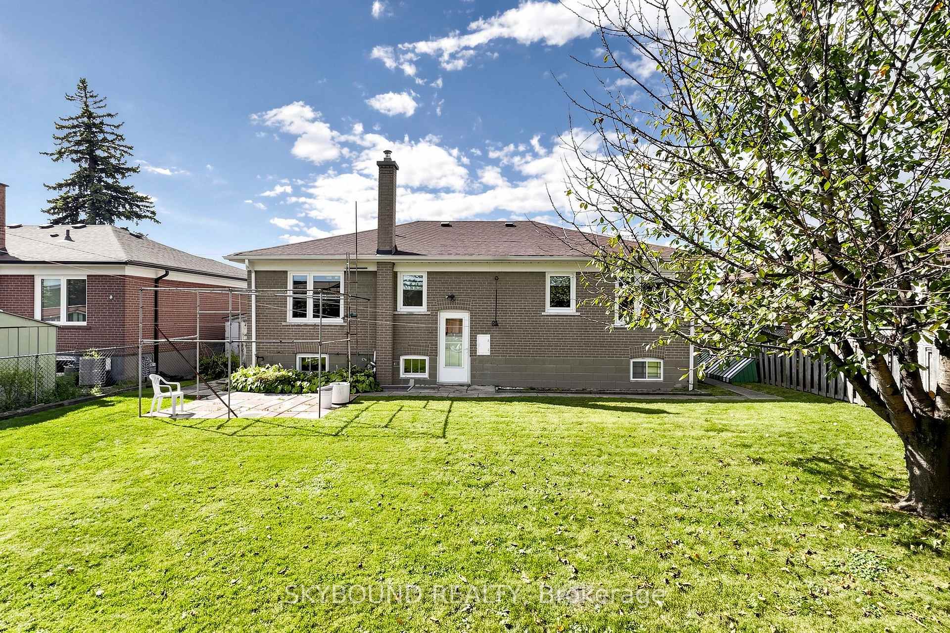Photo 26 of 13 Liscombe Road, North York, Rustic — HOMEH