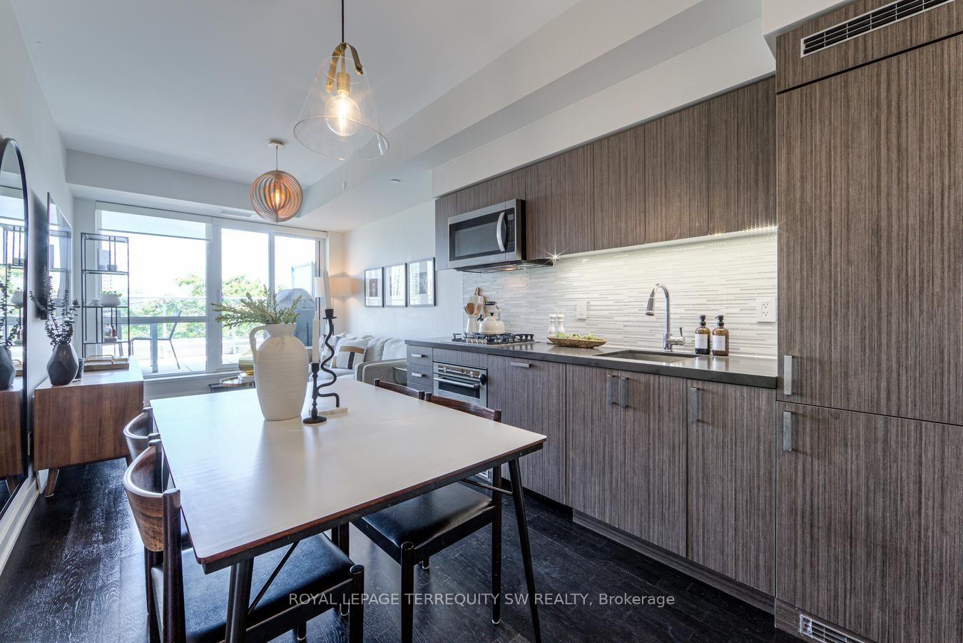 Photo 3 of Unit 510, 501 St. Clair Avenue W, Toronto, Casa Loma — HOMEH