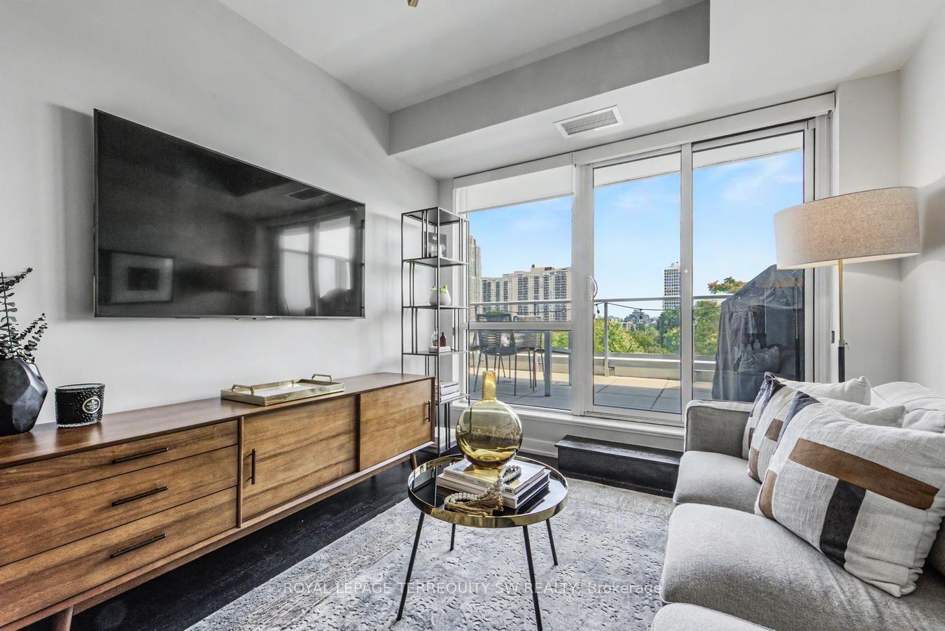Photo 4 of Unit 510, 501 St. Clair Avenue W, Toronto, Casa Loma — HOMEH