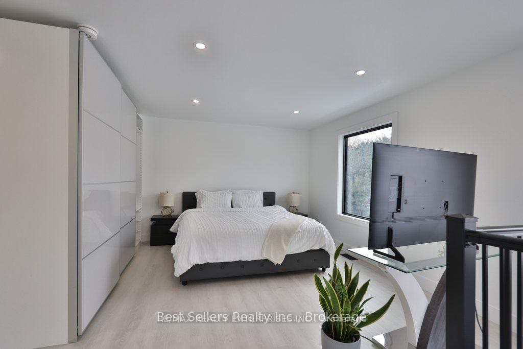 Photo 7 of Unit 2, 172 Royal York Road, Etobicoke, Mimico — HOMEH