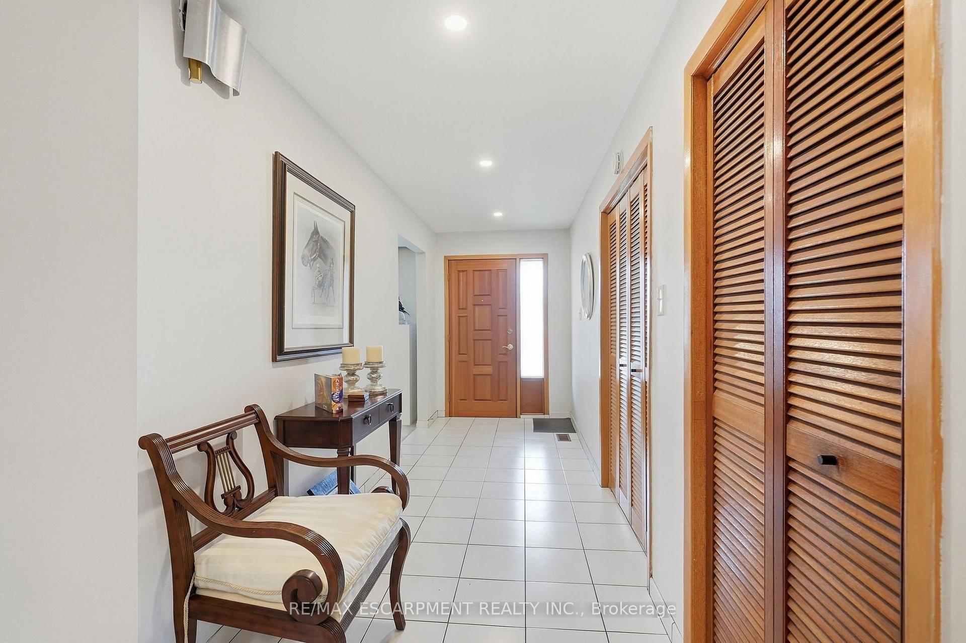 Photo 3 of 36 Algonquin Court, Hamilton, Lisgar — HOMEH