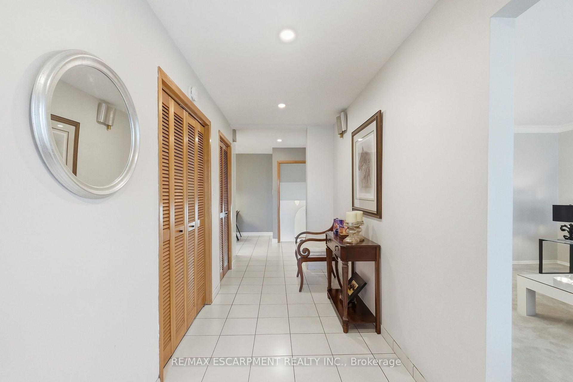 Photo 4 of 36 Algonquin Court, Hamilton, Lisgar — HOMEH