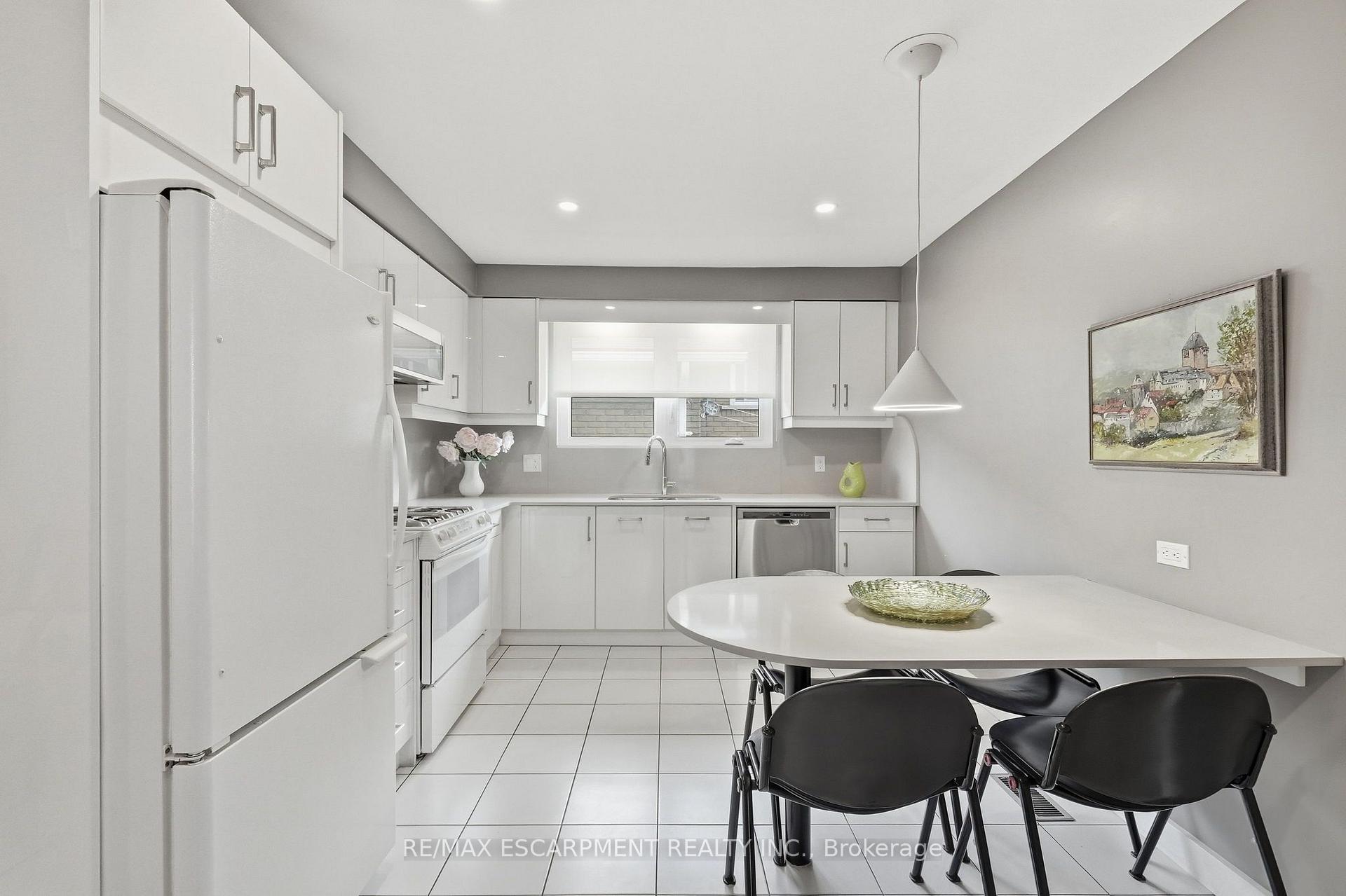 Photo 10 of 36 Algonquin Court, Hamilton, Lisgar — HOMEH