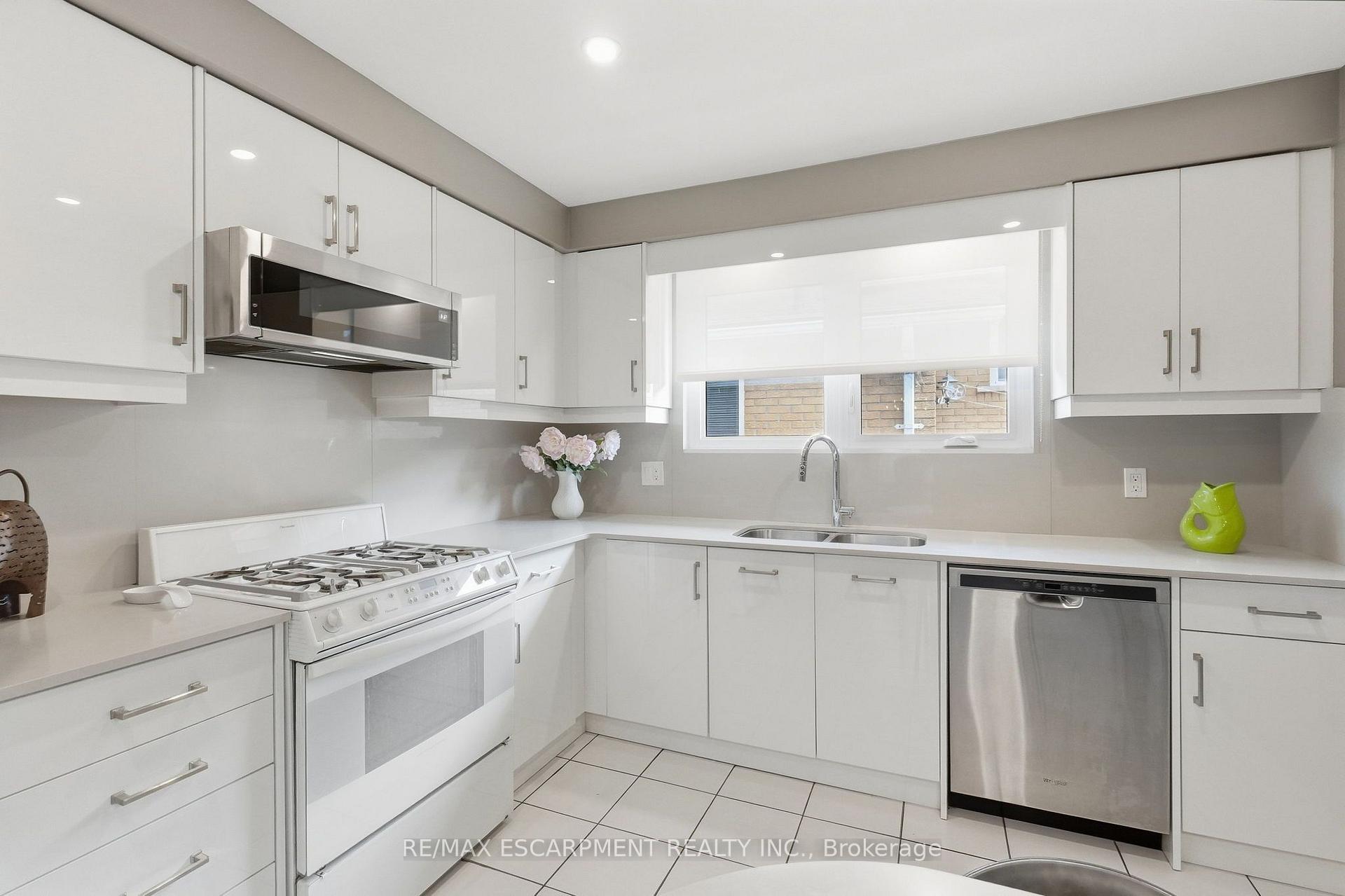 Photo 12 of 36 Algonquin Court, Hamilton, Lisgar — HOMEH