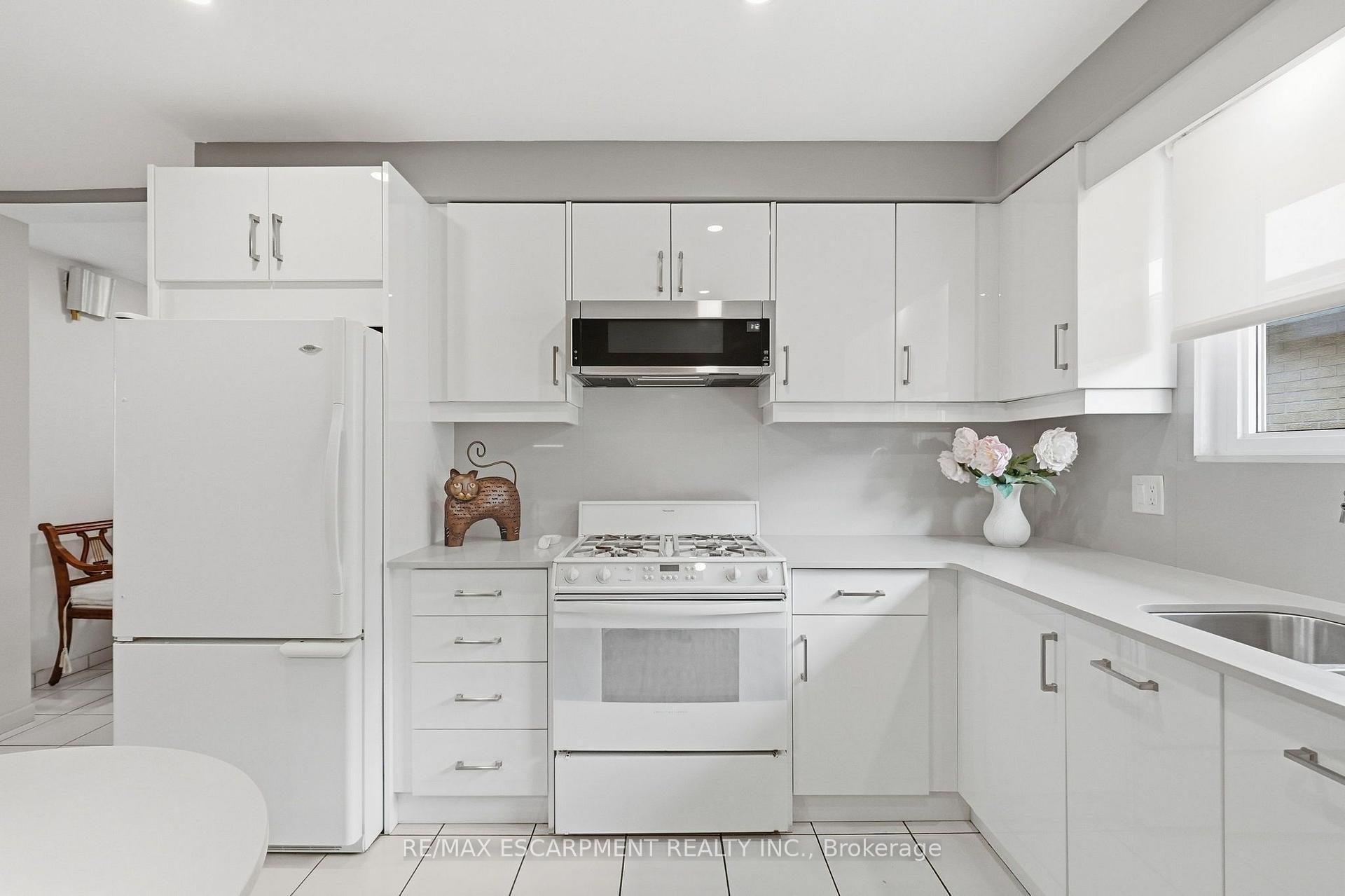 Photo 13 of 36 Algonquin Court, Hamilton, Lisgar — HOMEH
