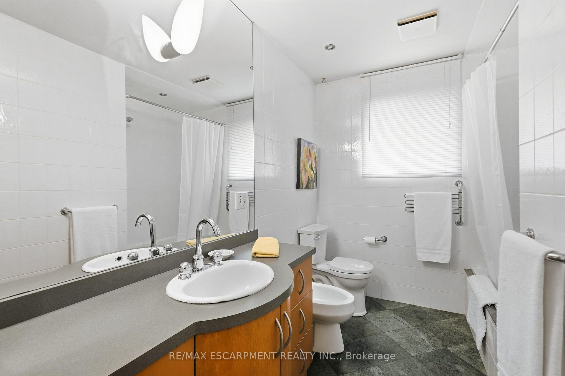 Photo 20 of 36 Algonquin Court, Hamilton, Lisgar — HOMEH