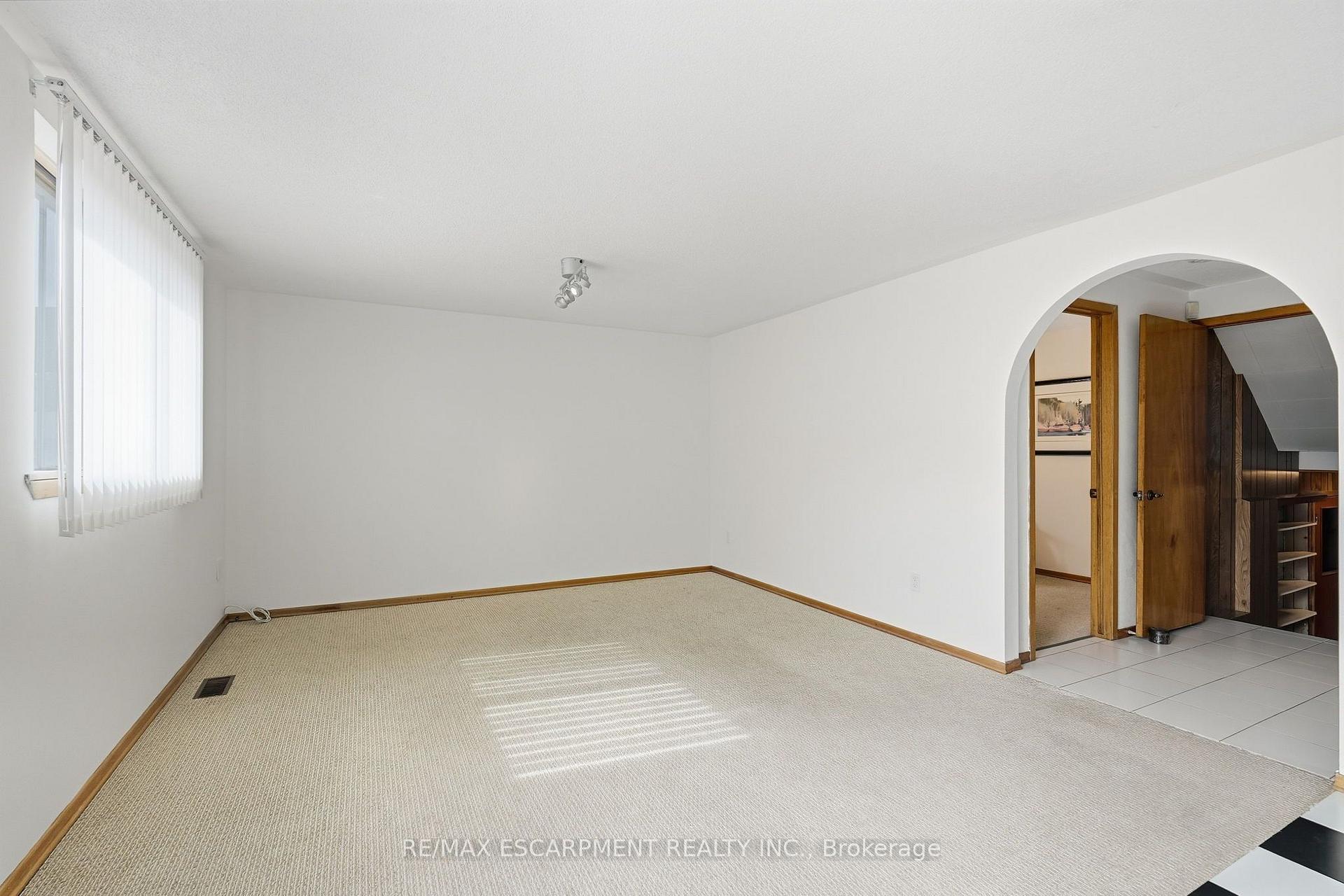 Photo 28 of 36 Algonquin Court, Hamilton, Lisgar — HOMEH