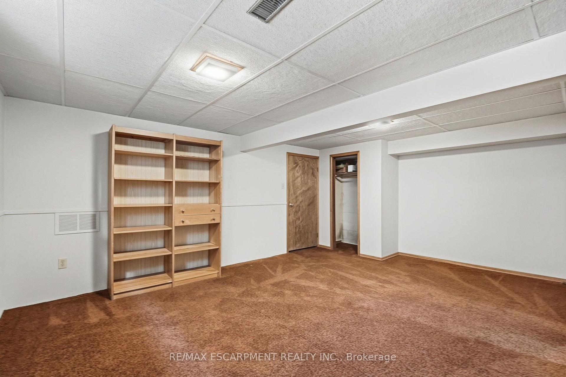 Photo 33 of 36 Algonquin Court, Hamilton, Lisgar — HOMEH