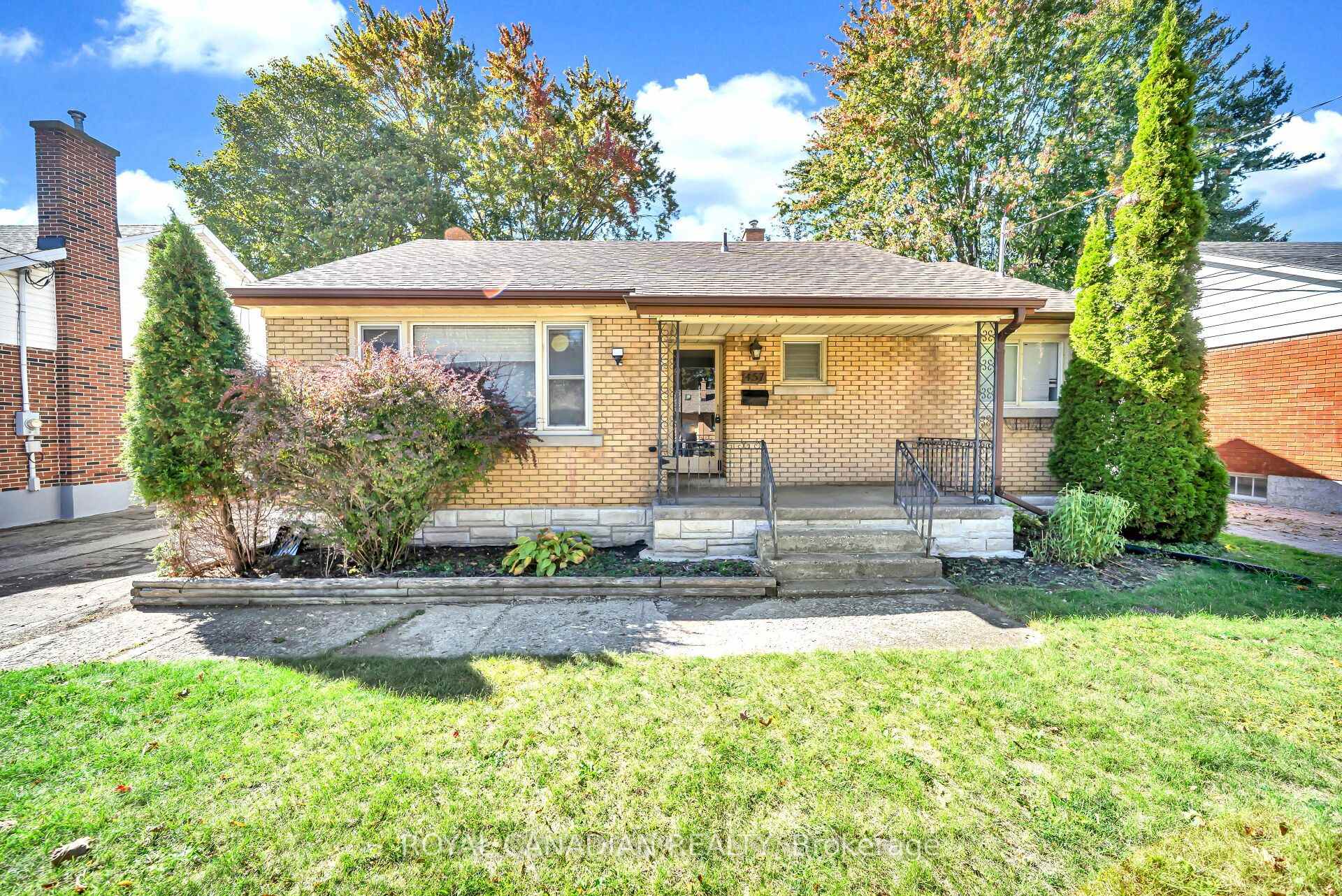 Photo 5 of 457 Dumfries Avenue, Kitchener, Auditorium — HOMEH
