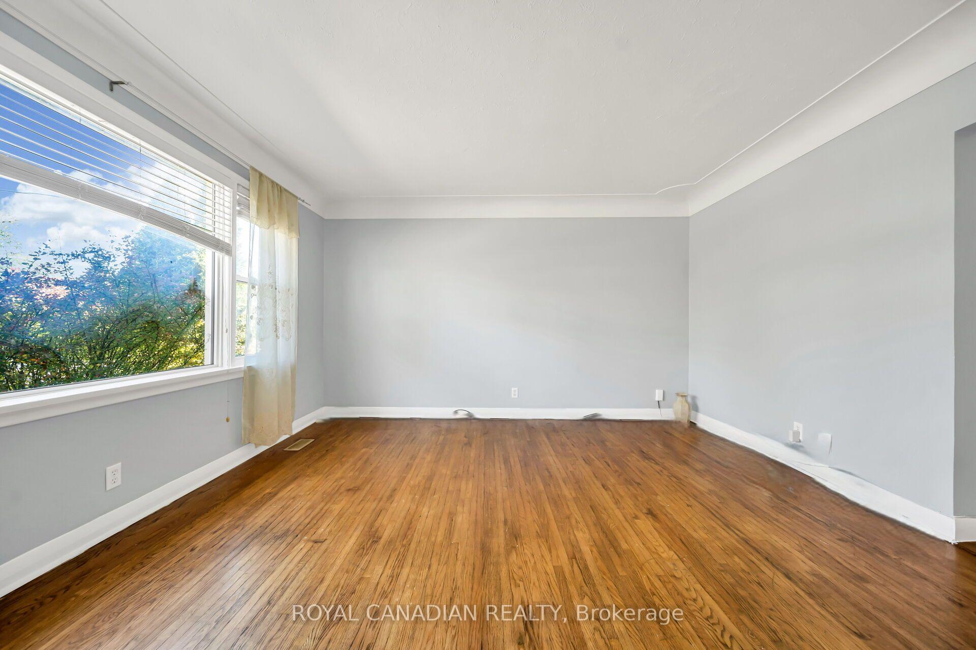 Photo 10 of 457 Dumfries Avenue, Kitchener, Auditorium — HOMEH