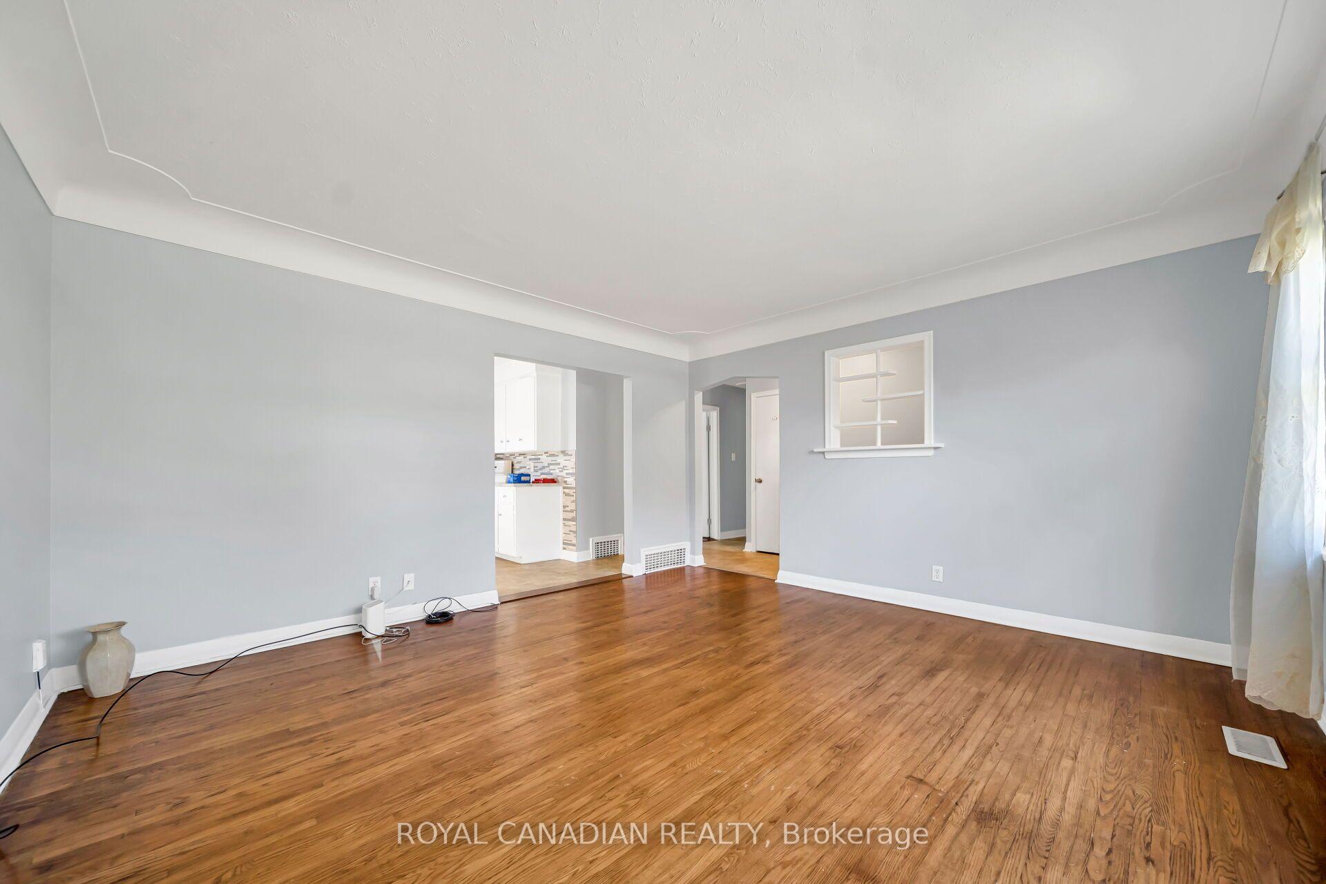Photo 12 of 457 Dumfries Avenue, Kitchener, Auditorium — HOMEH