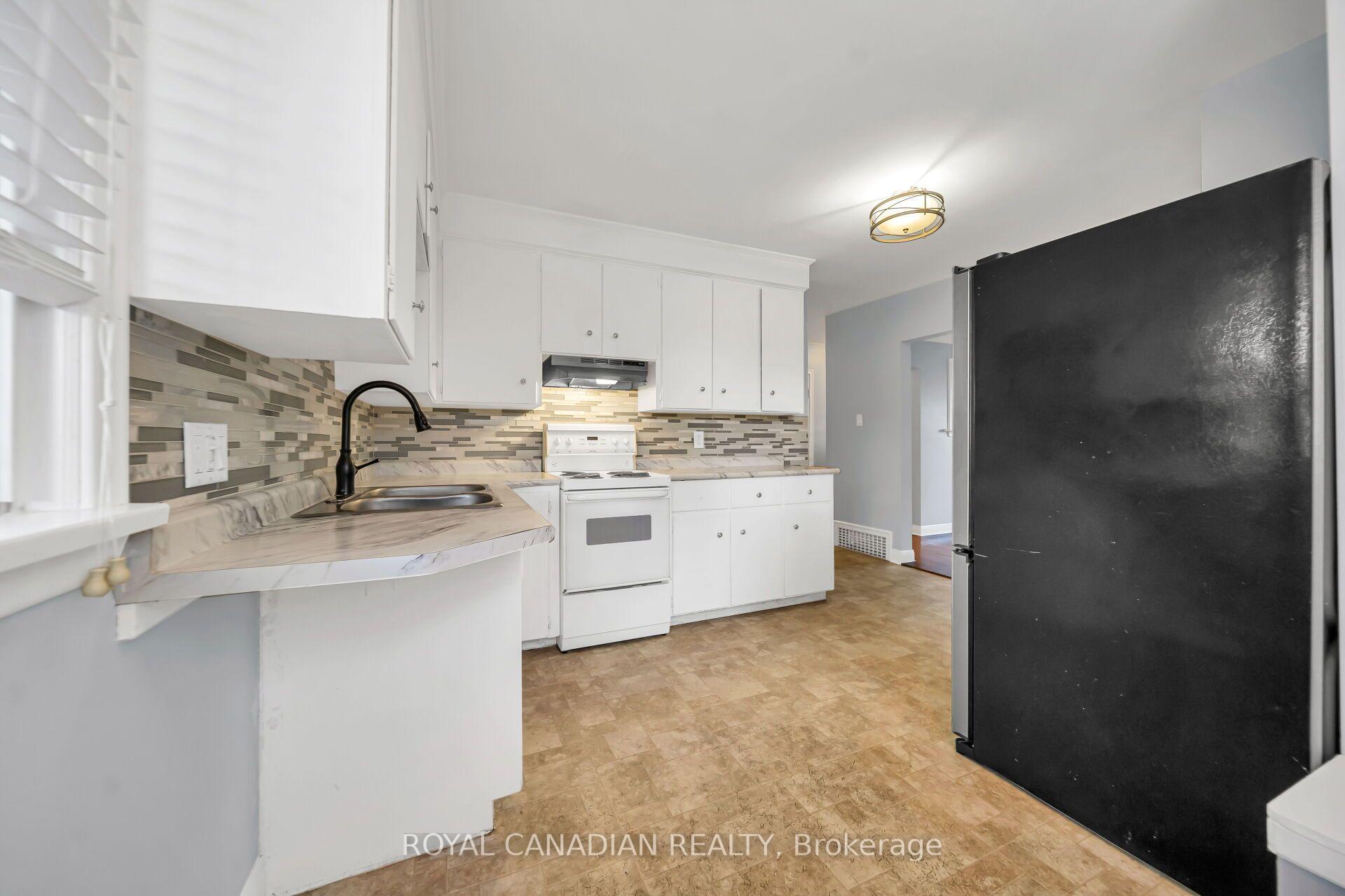 Photo 28 of 457 Dumfries Avenue, Kitchener, Auditorium — HOMEH