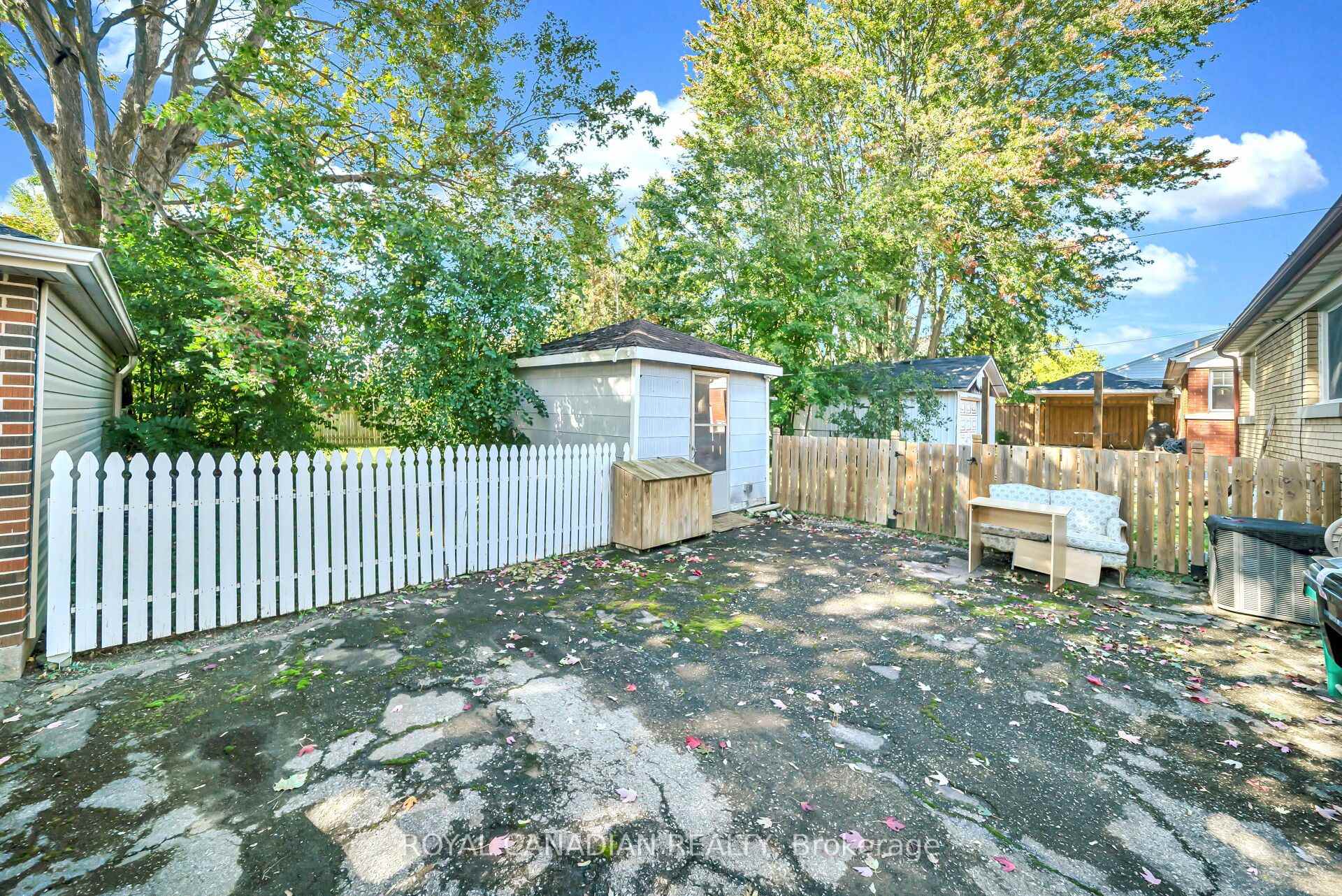 Photo 44 of 457 Dumfries Avenue, Kitchener, Auditorium — HOMEH